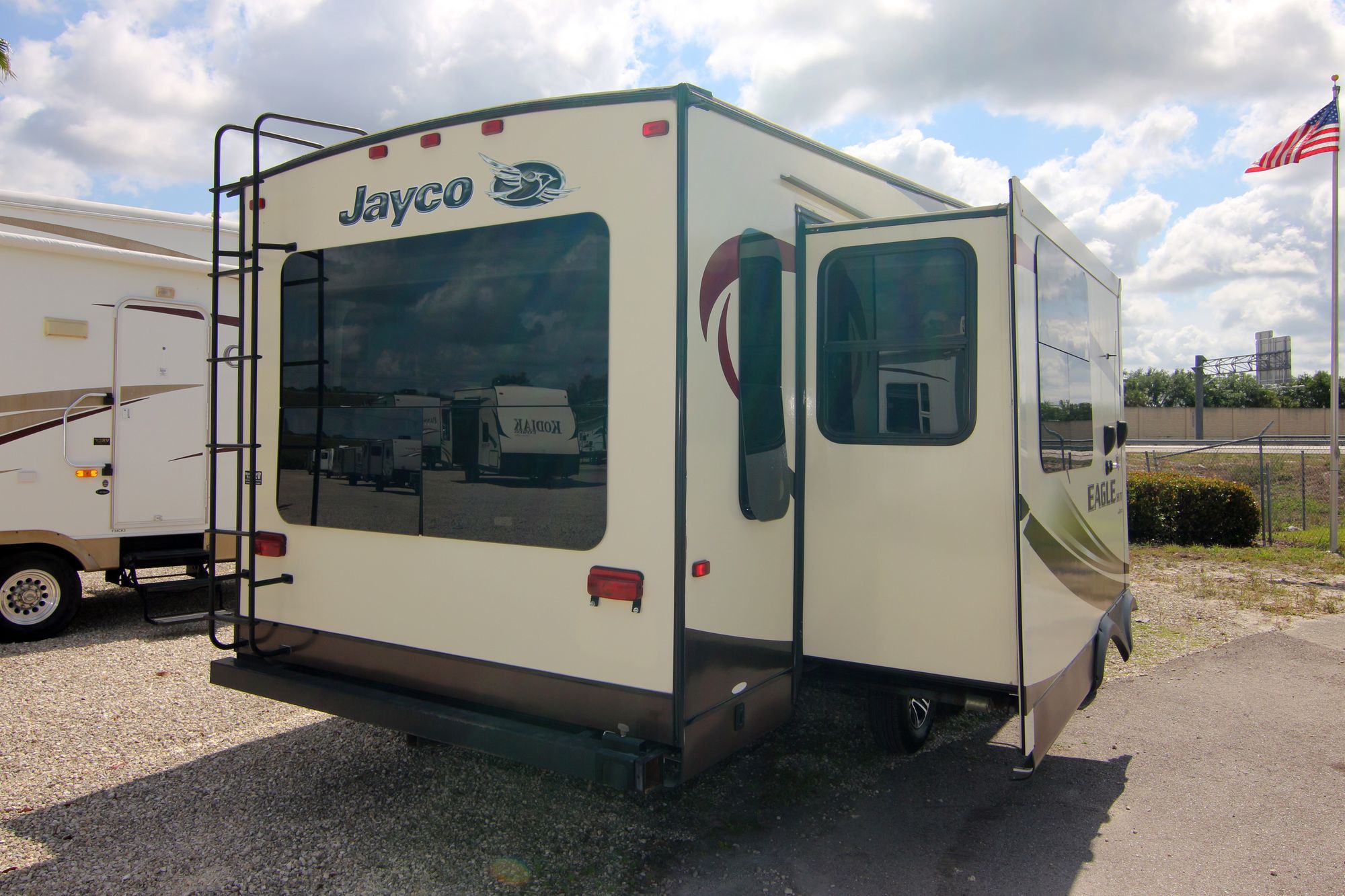 Used 2015 Jayco Eagle Ht 27.5 RLTS Fifth Wheel  For Sale