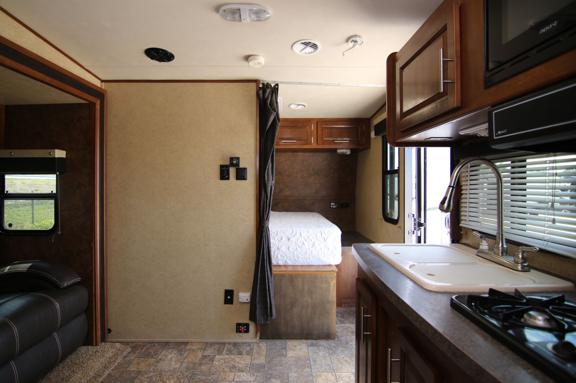 Used 2013 Forest River Hyperlightxlr 27HFS Travel Trailer  For Sale