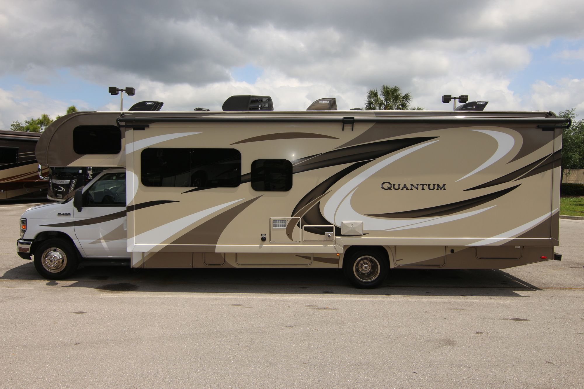 Used 2017 Thor Quantum 31PD Class C  For Sale