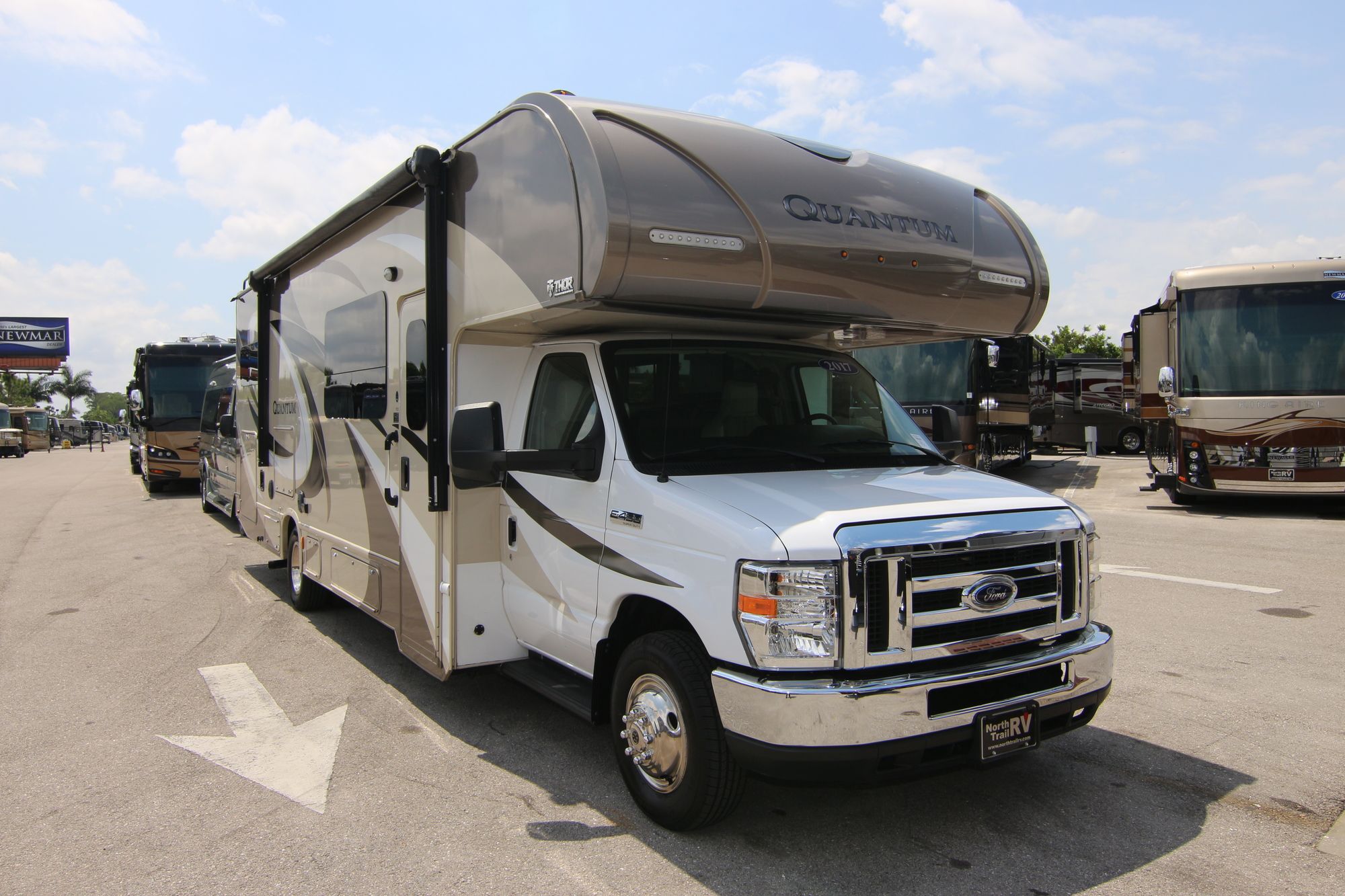 Used 2017 Thor Quantum 31PD Class C  For Sale