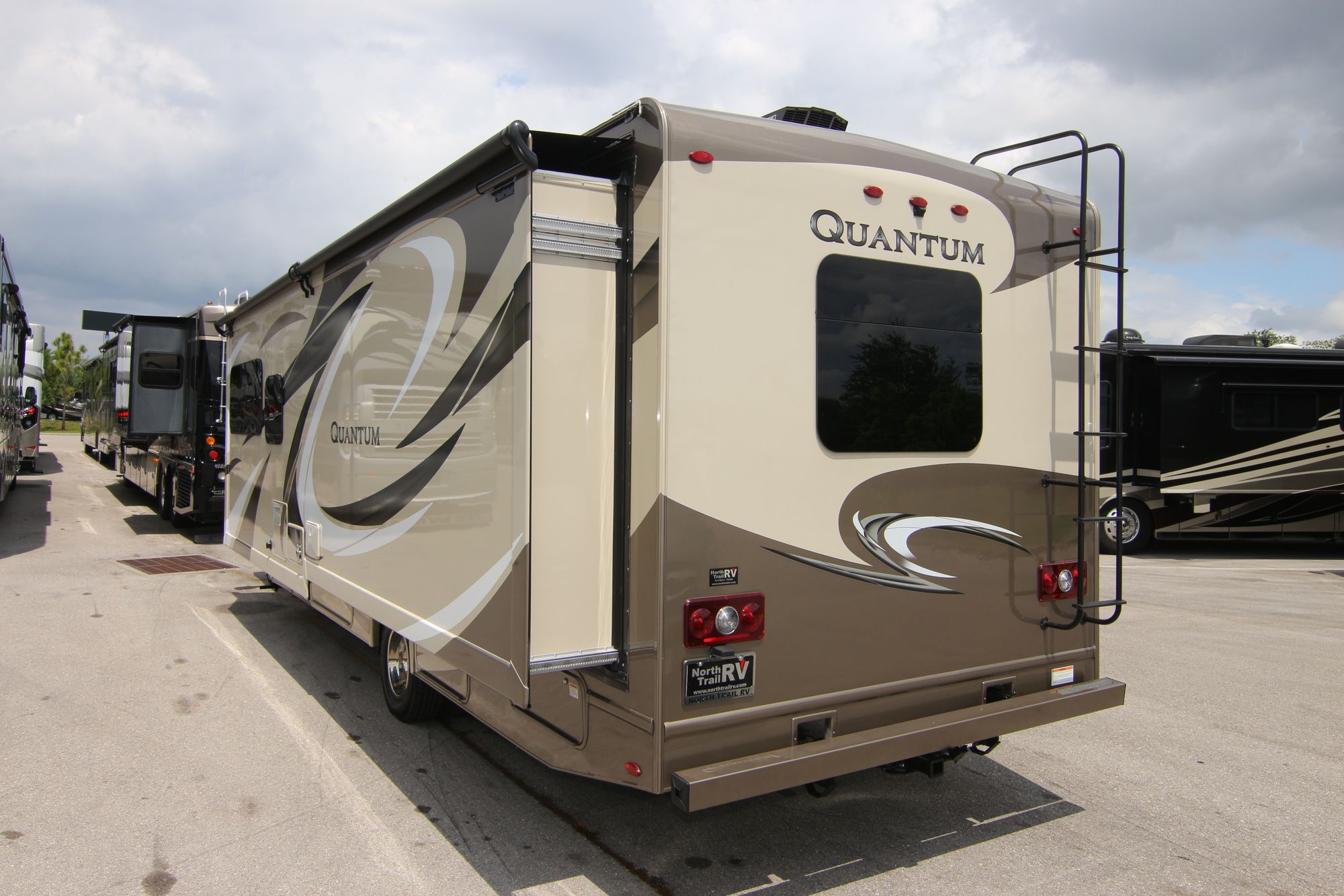 Used 2017 Thor Quantum 31PD Class C  For Sale