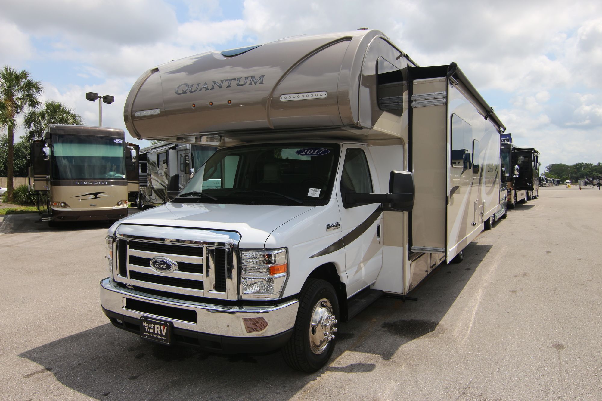 Used 2017 Thor Quantum 31PD Class C  For Sale