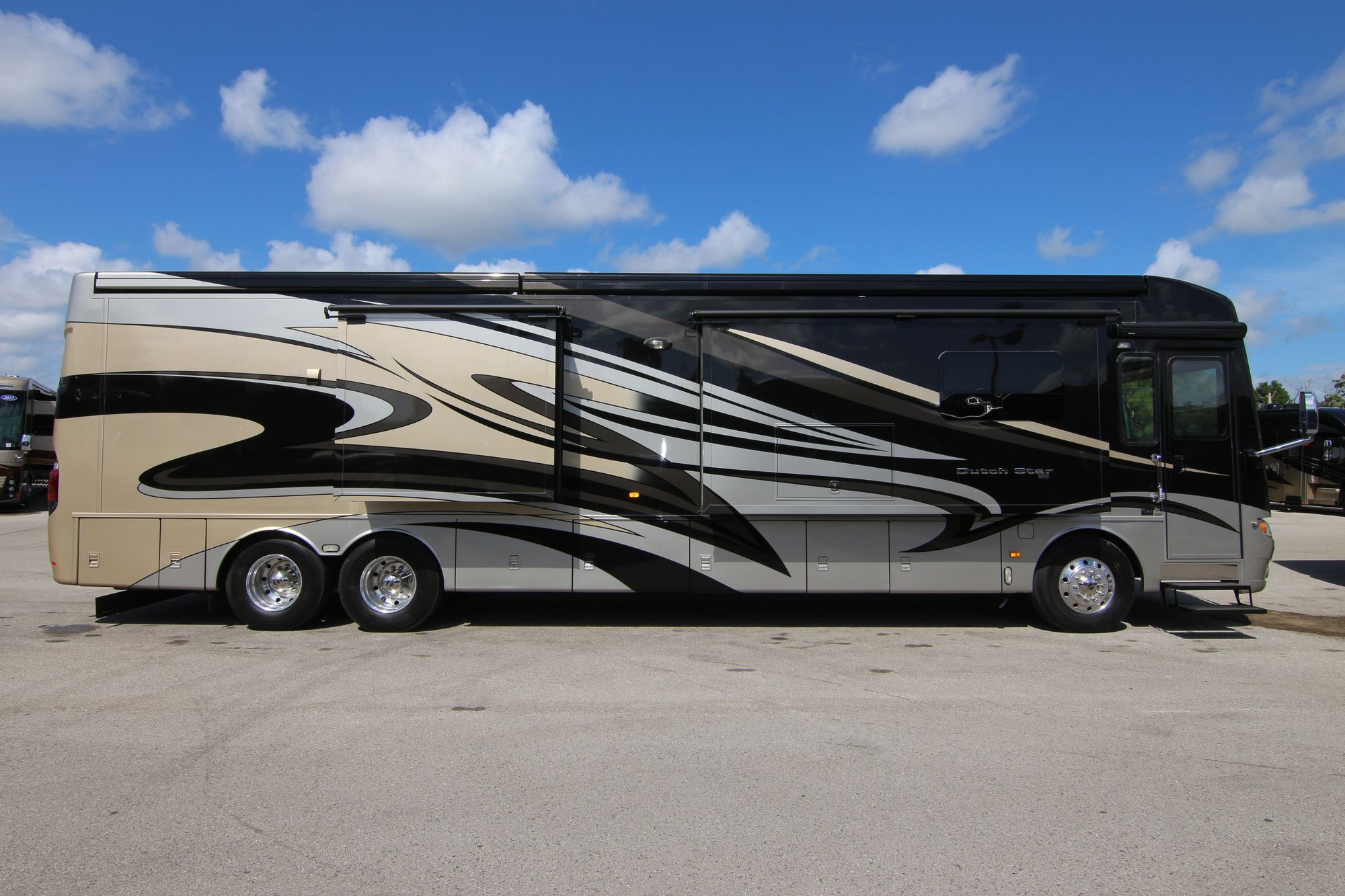 Used 2015 Newmar Dutch Star 4369 Class A  For Sale