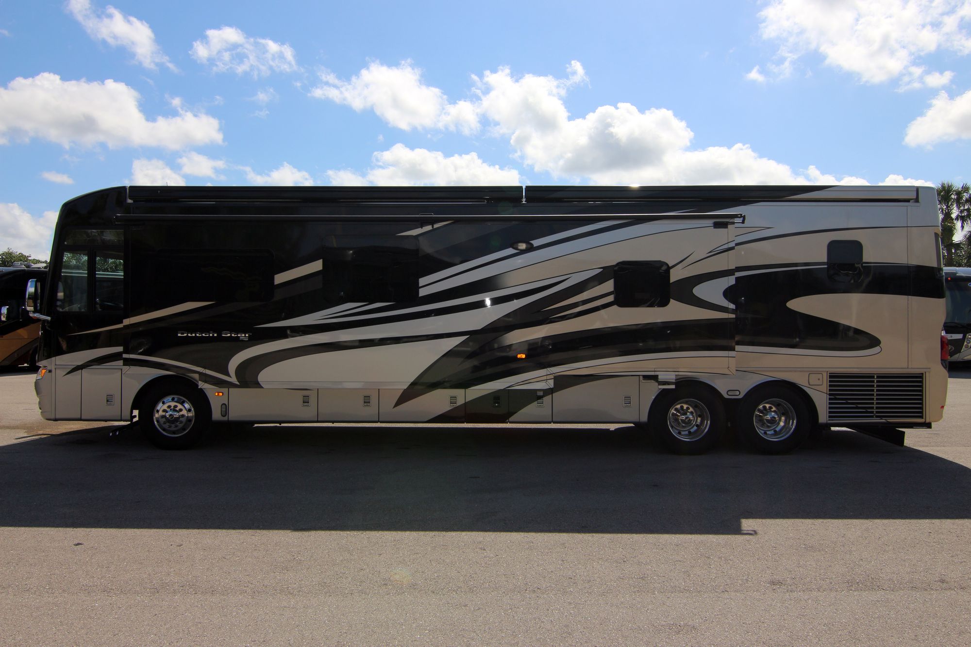 Used 2015 Newmar Dutch Star 4369 Class A  For Sale