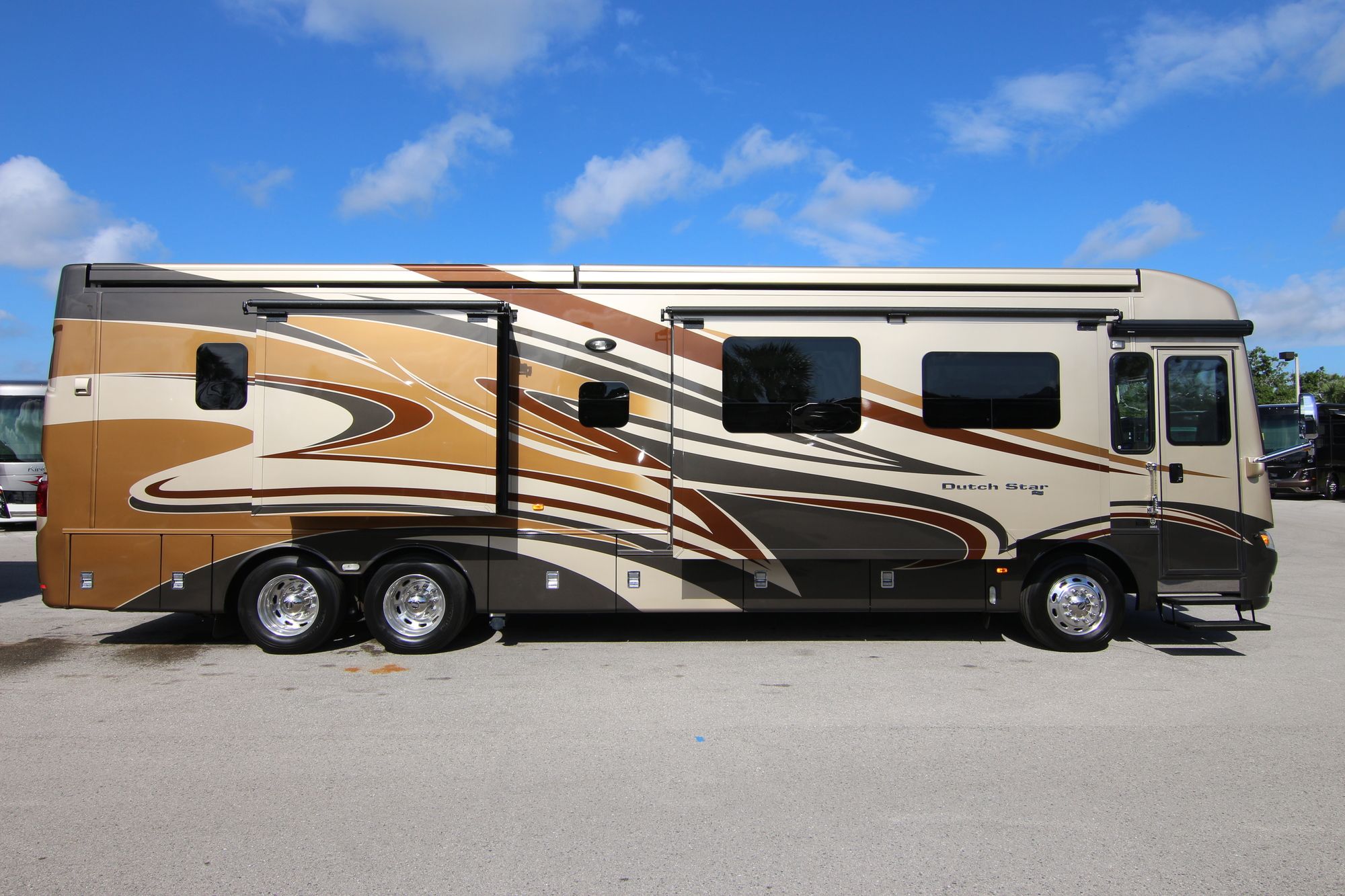 Used 2015 Newmar Dutch Star 4002 Class A  For Sale