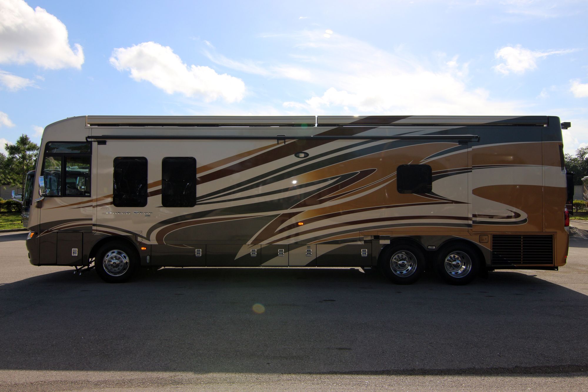 Used 2015 Newmar Dutch Star 4002 Class A  For Sale