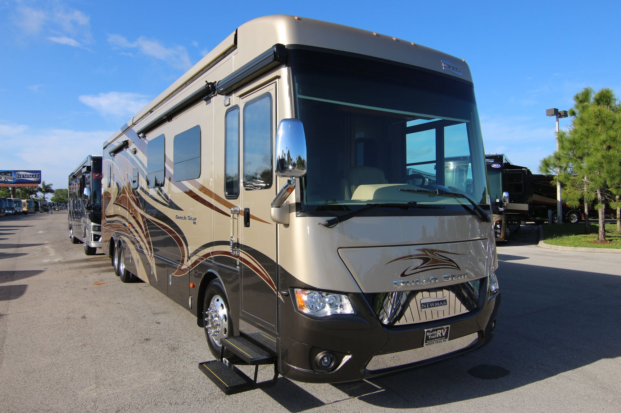 Used 2015 Newmar Dutch Star 4002 Class A  For Sale