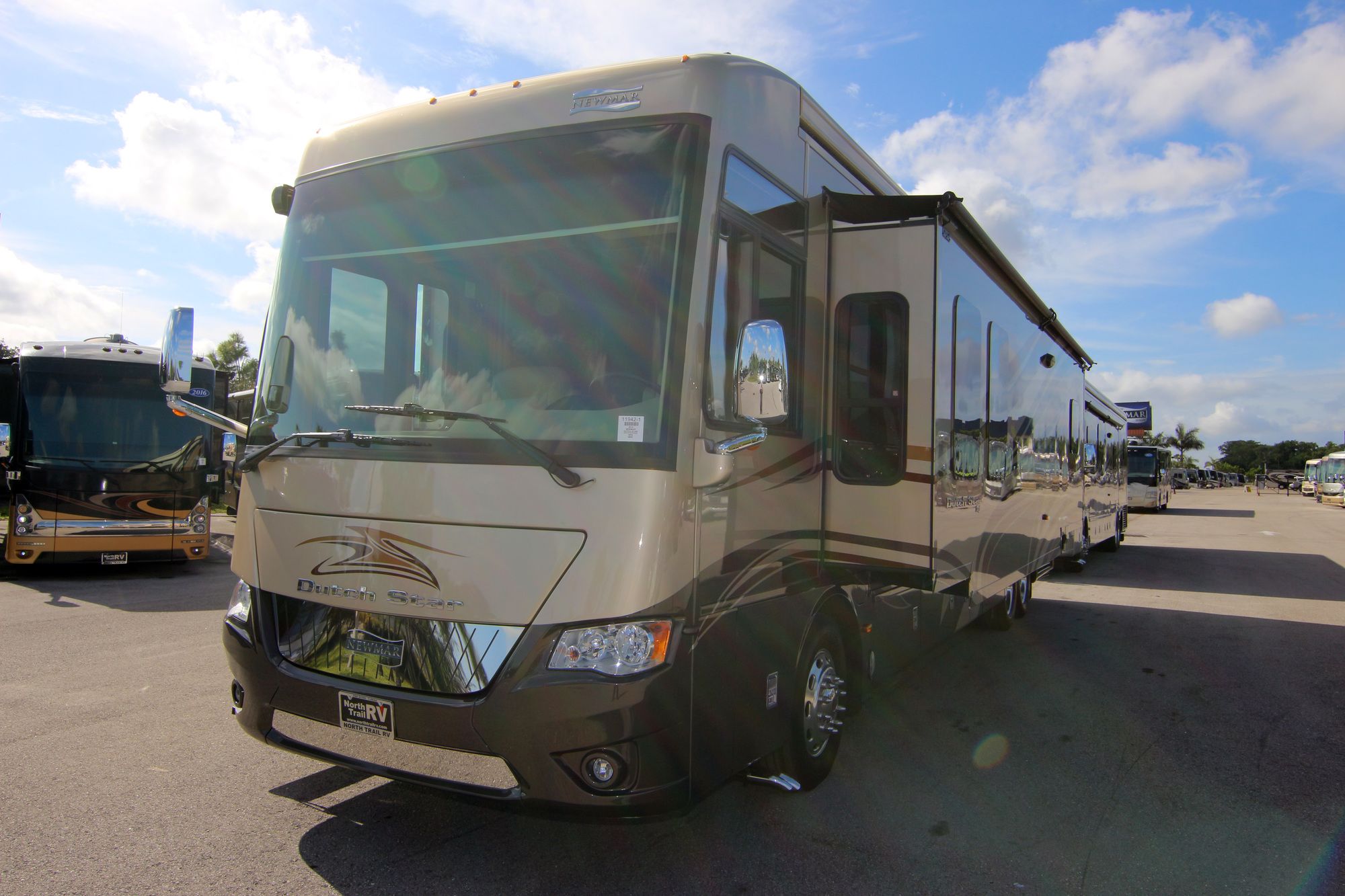 Used 2015 Newmar Dutch Star 4002 Class A  For Sale