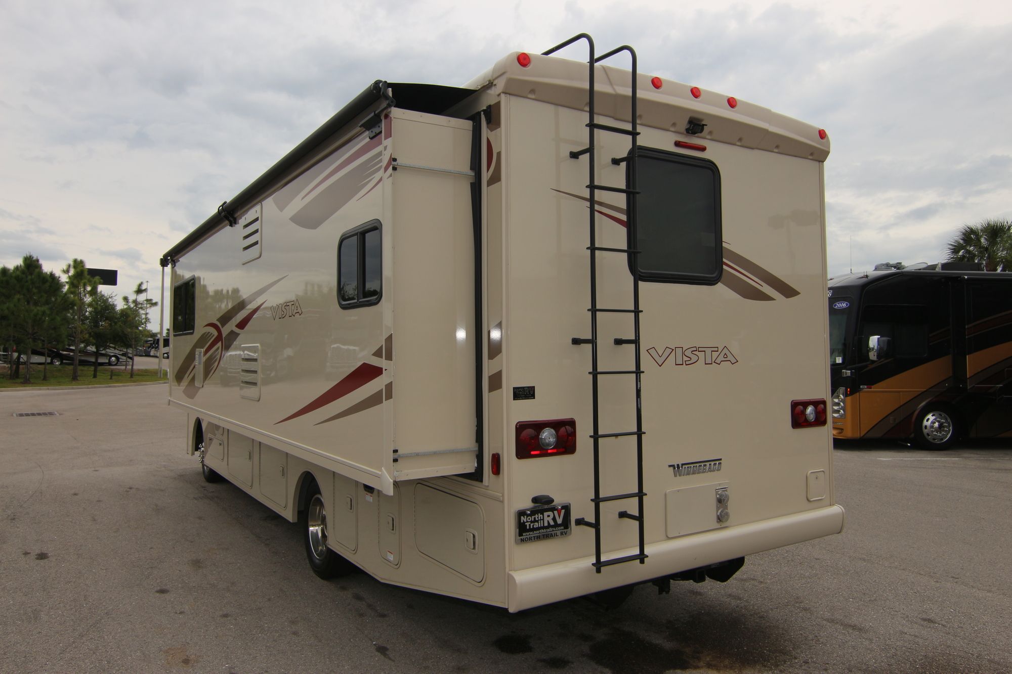 Used 2018 Winnebago Vista 29V Class A  For Sale