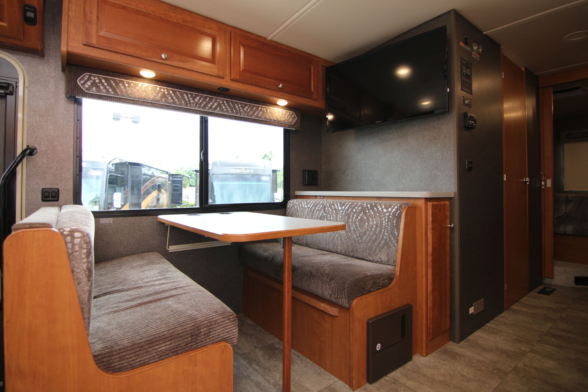 Used 2018 Winnebago Vista 29V Class A  For Sale