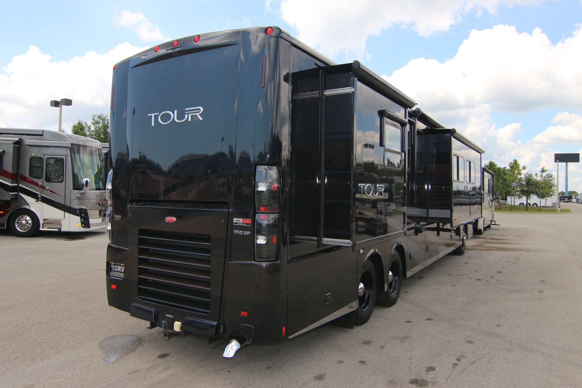 Used 2014 Winnebago Tour 42GD Class A  For Sale