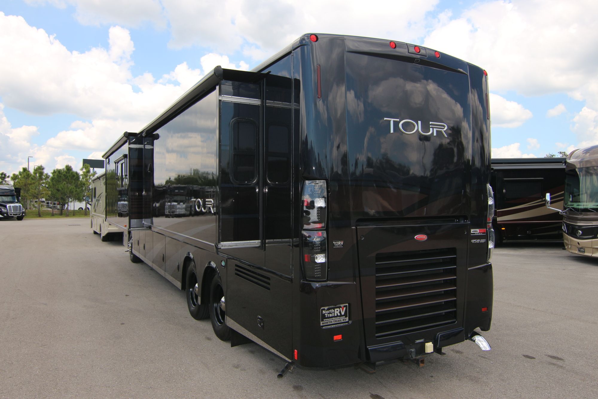 Used 2014 Winnebago Tour 42GD Class A  For Sale