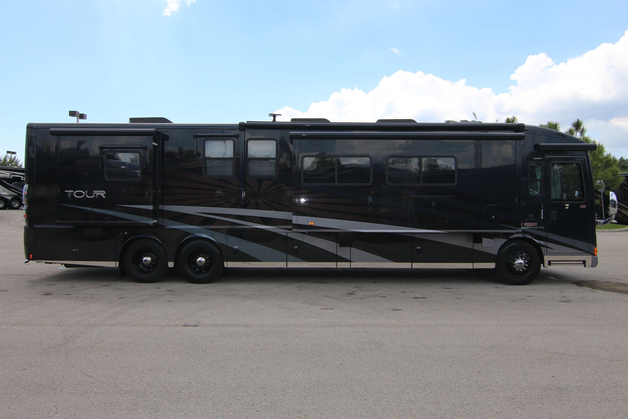 Used 2014 Winnebago Tour 42GD Class A  For Sale