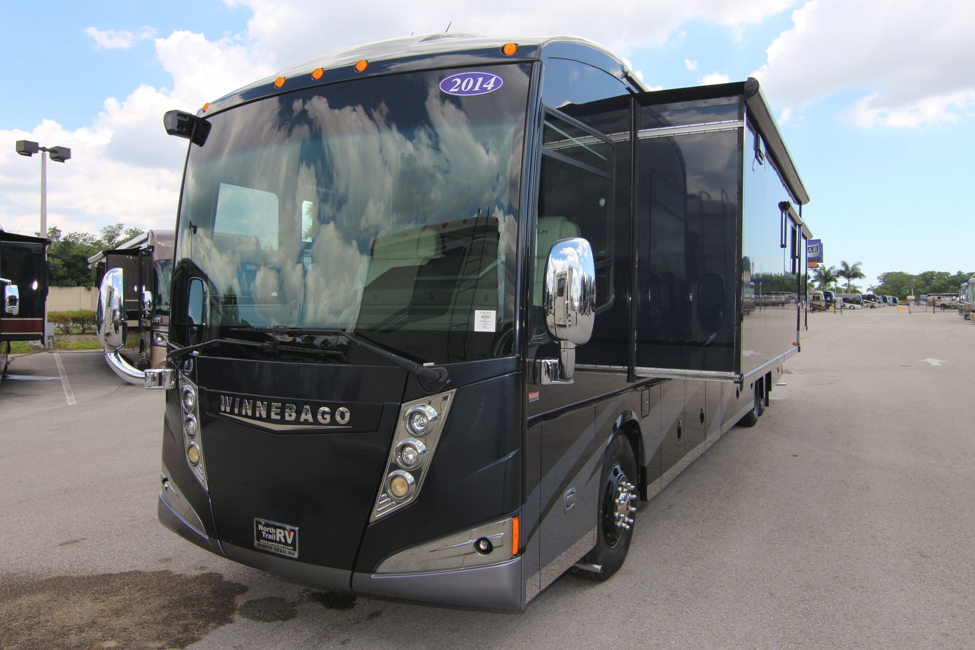 Used 2014 Winnebago Tour 42GD Class A  For Sale