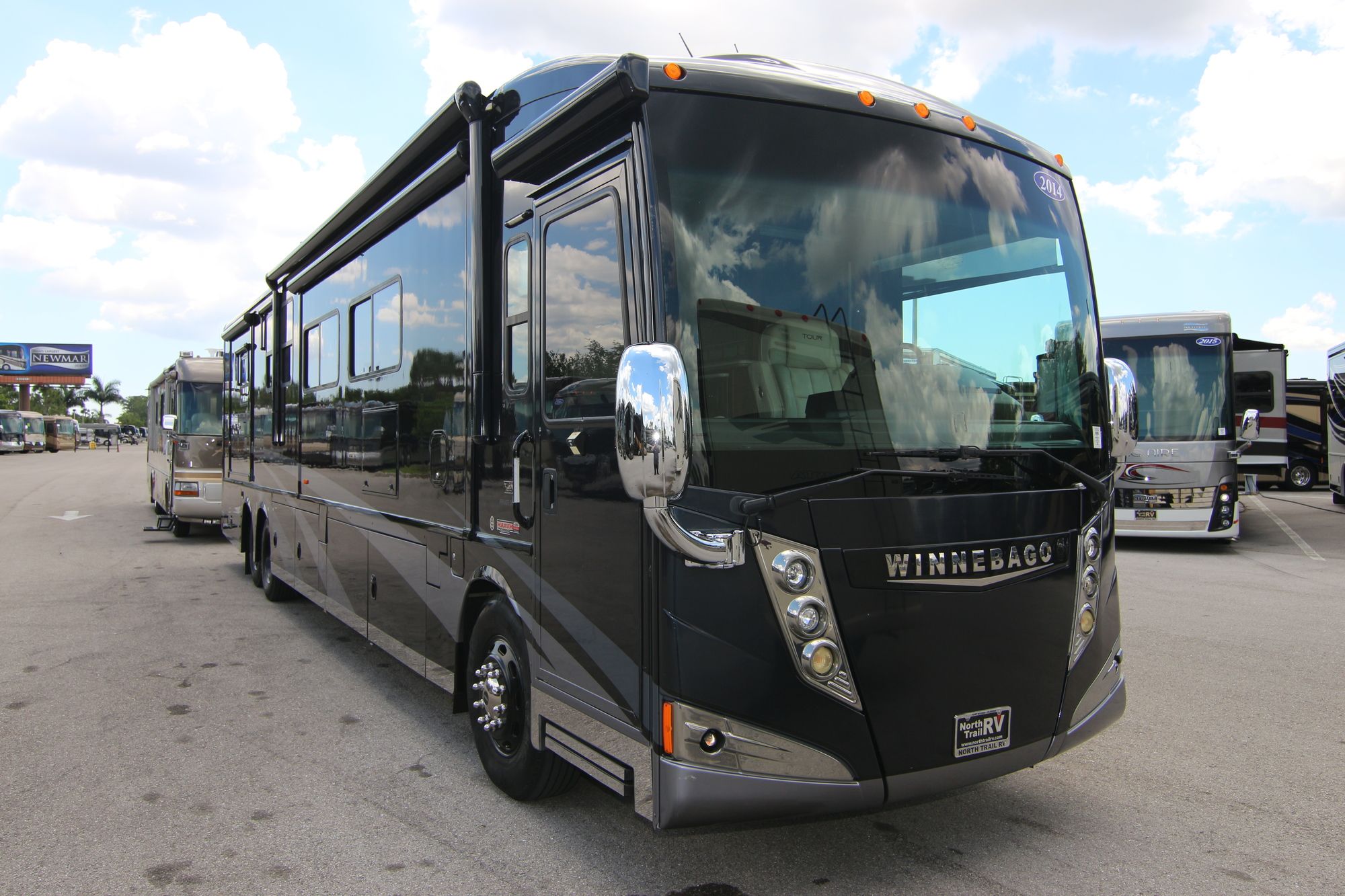 Used 2014 Winnebago Tour 42GD Class A  For Sale