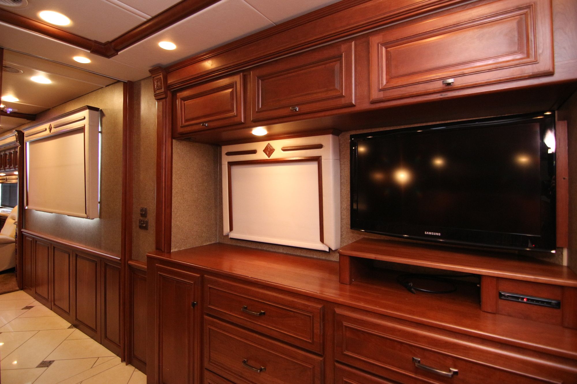 Used 2014 Winnebago Tour 42GD Class A  For Sale