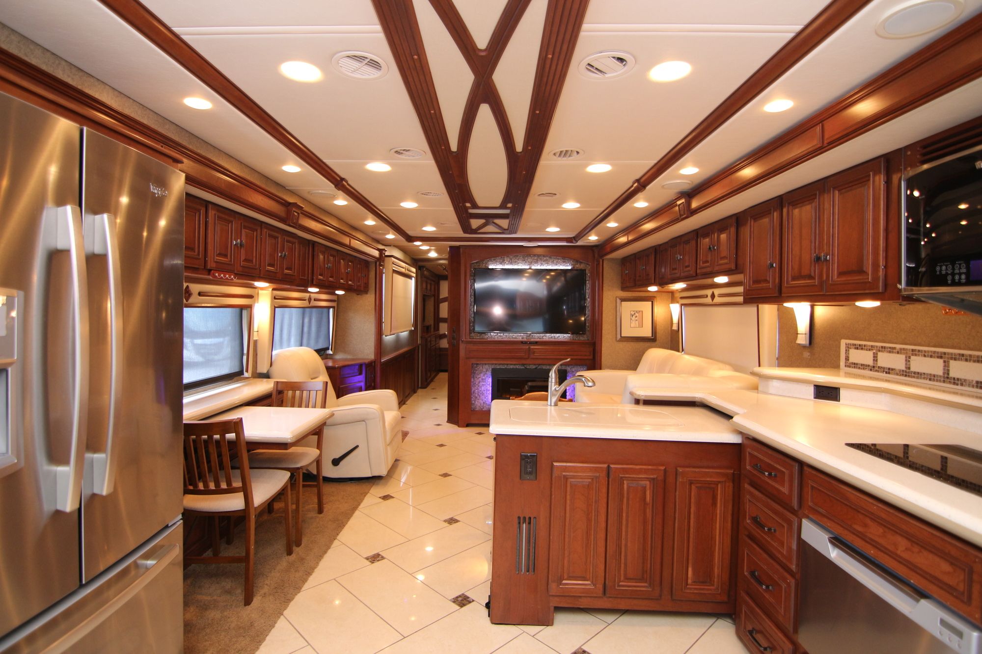 Used 2014 Winnebago Tour 42GD Class A  For Sale