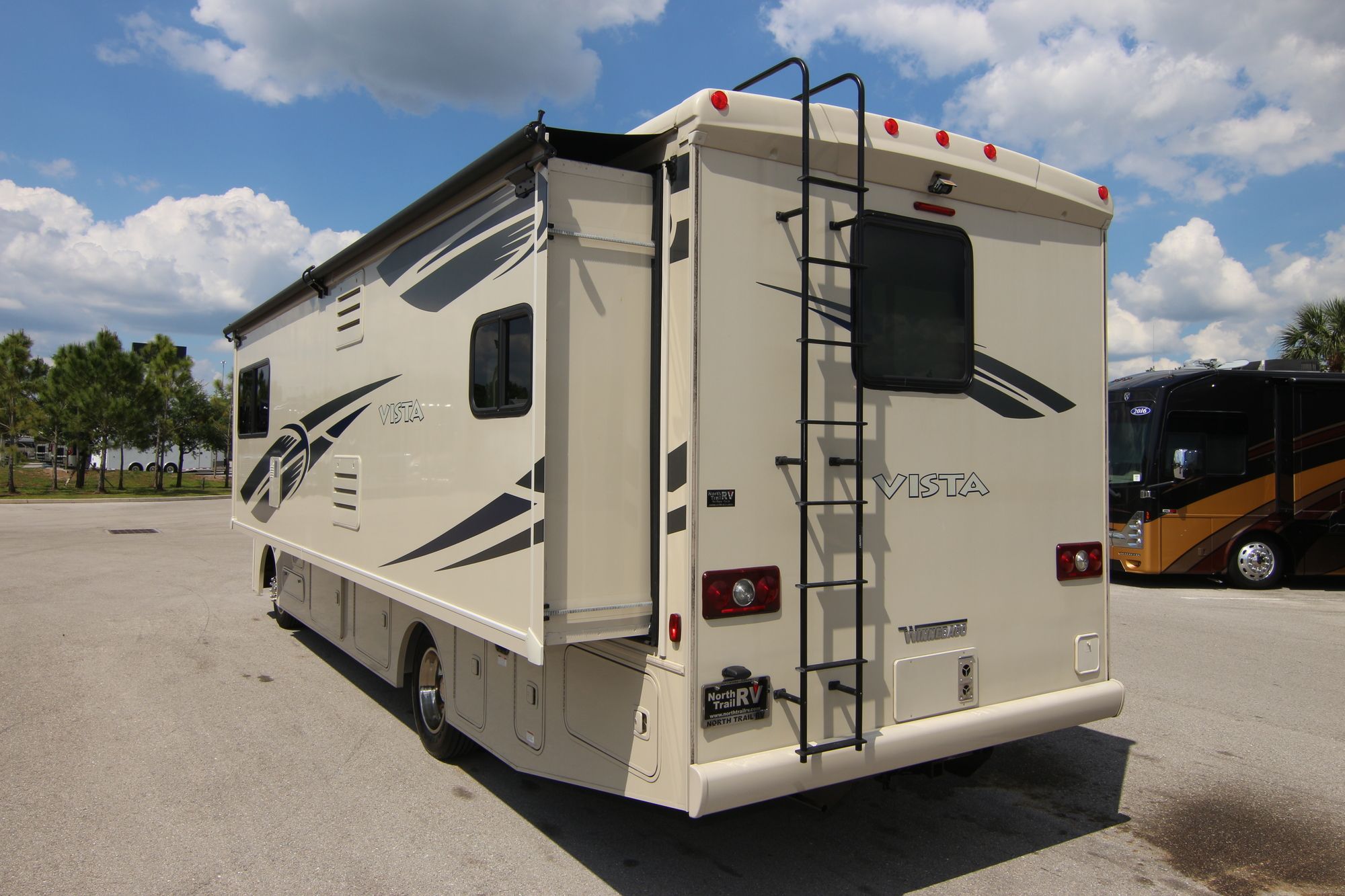 Used 2018 Winnebago Vista 29V Class A  For Sale