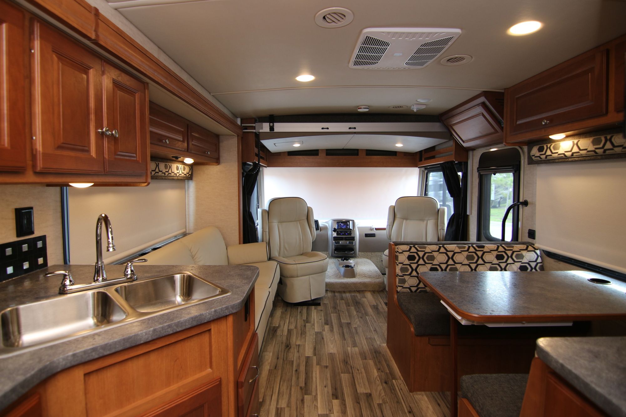 Used 2018 Winnebago Vista 29V Class A  For Sale