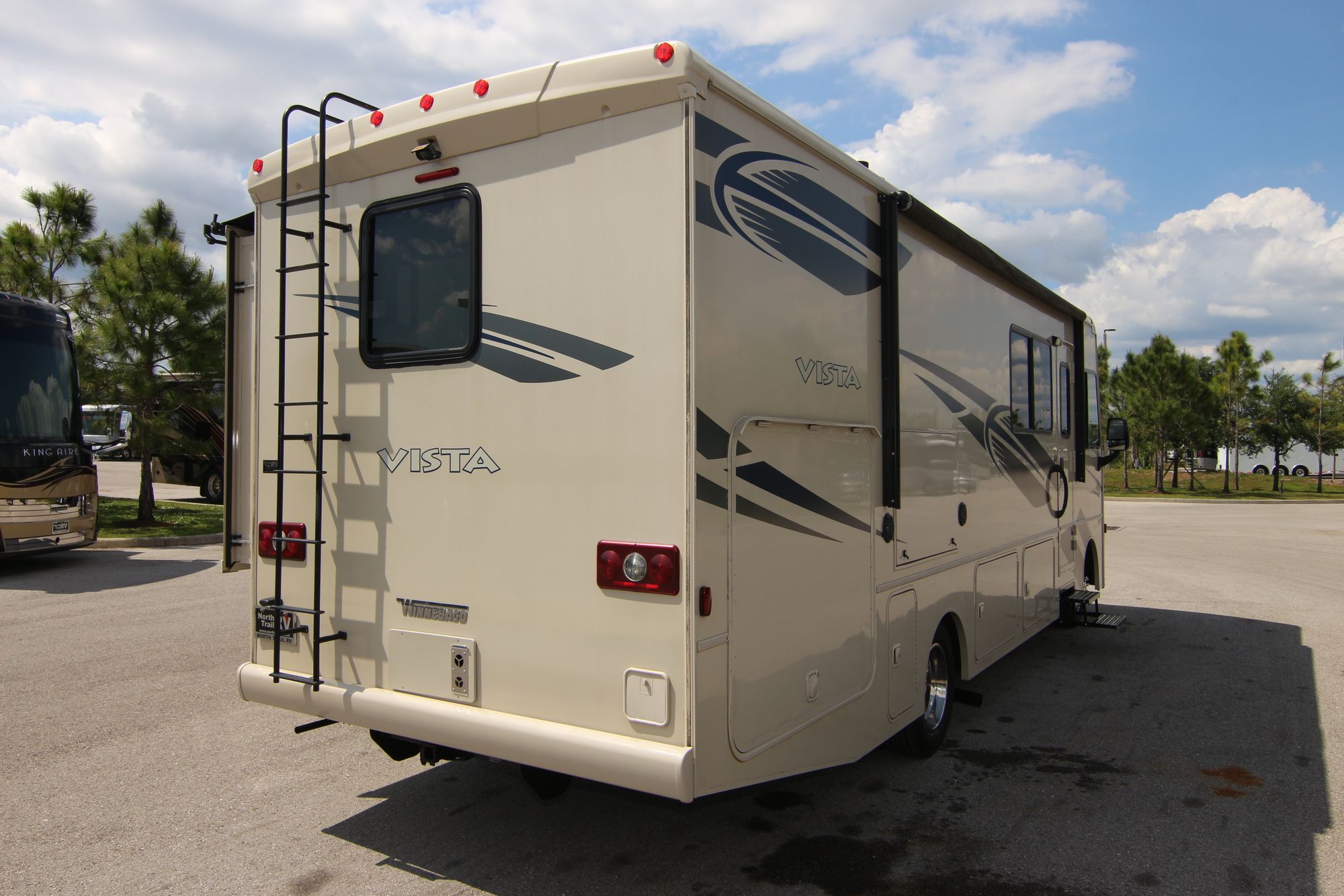 Used 2018 Winnebago Vista 29V Class A  For Sale