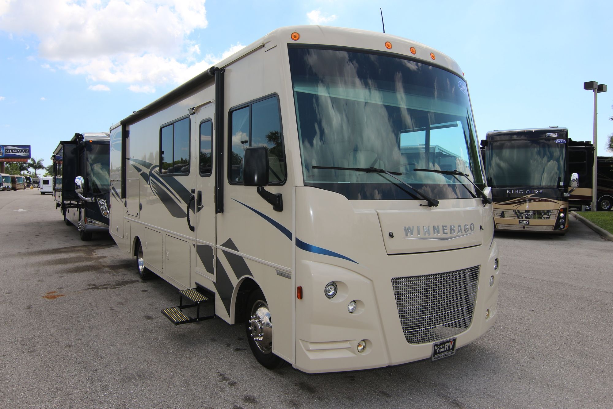 Used 2018 Winnebago Vista 29V Class A  For Sale