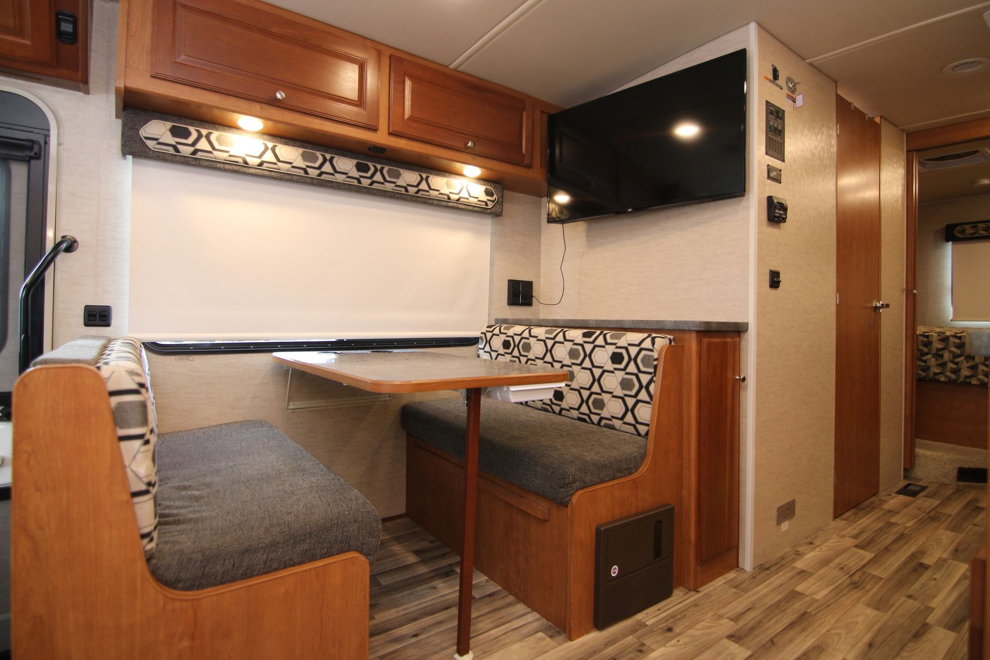 Used 2018 Winnebago Vista 29V Class A  For Sale