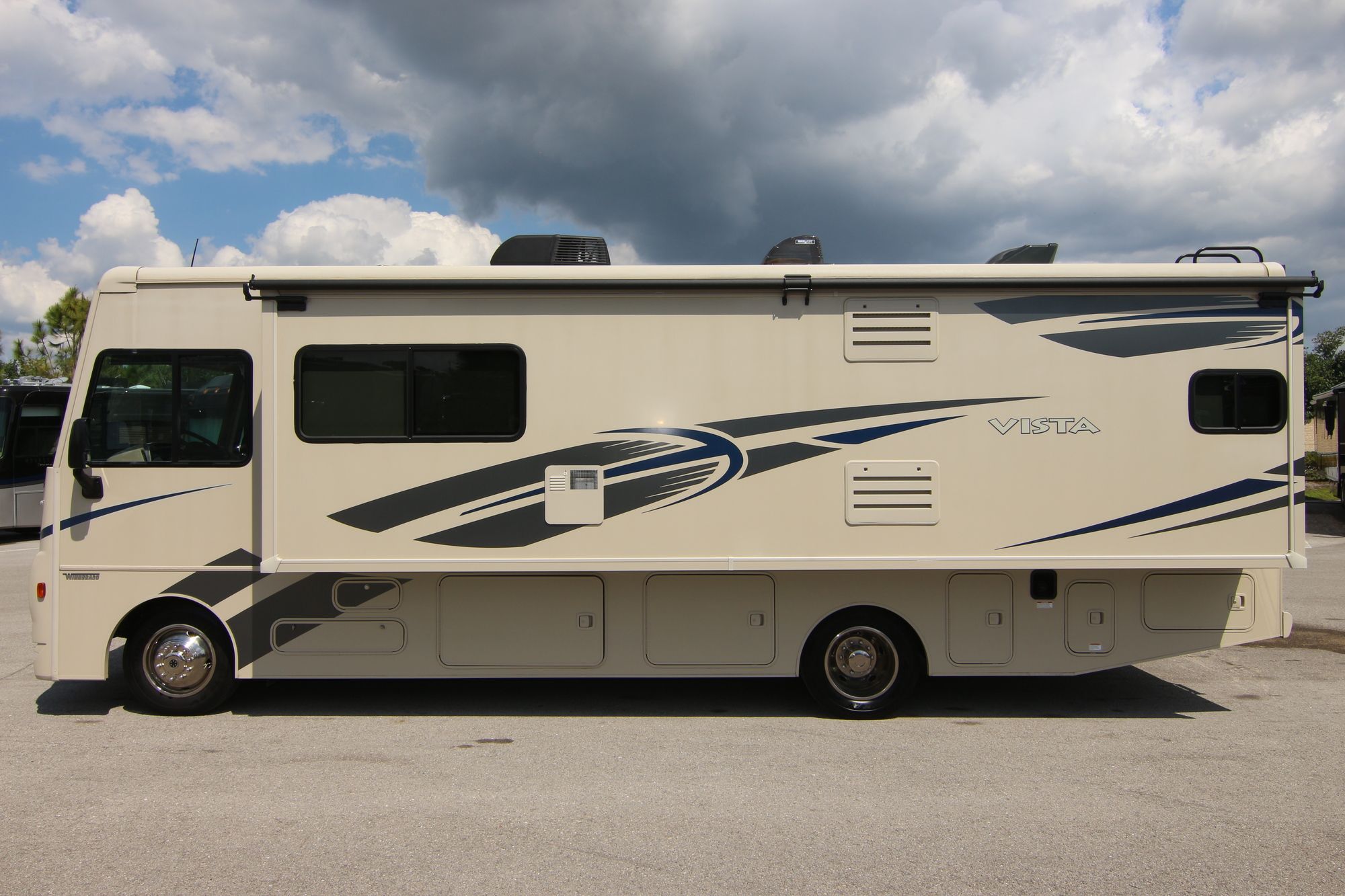 Used 2018 Winnebago Vista 29V Class A  For Sale