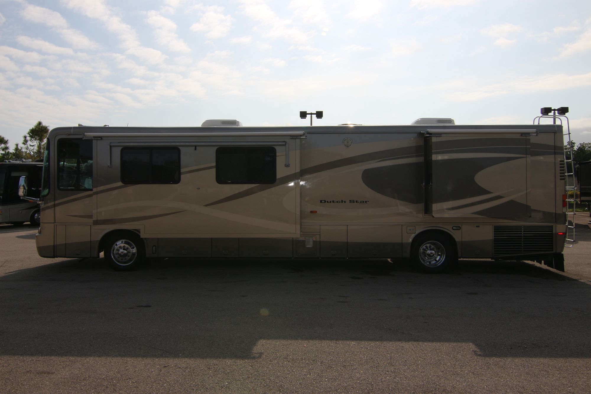 Used 2004 Newmar Dutch Star 4015 Class A  For Sale