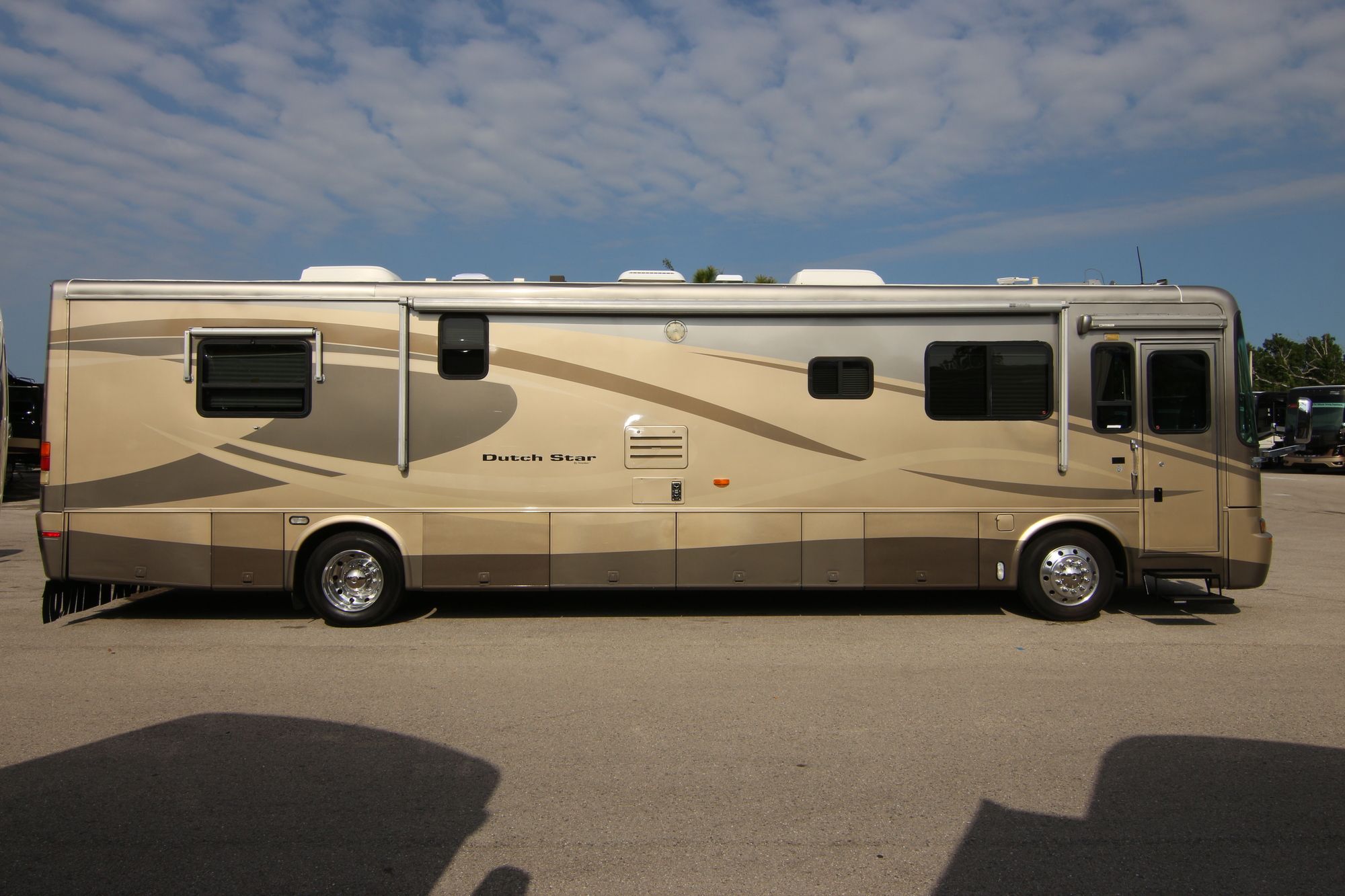 Used 2004 Newmar Dutch Star 4015 Class A  For Sale