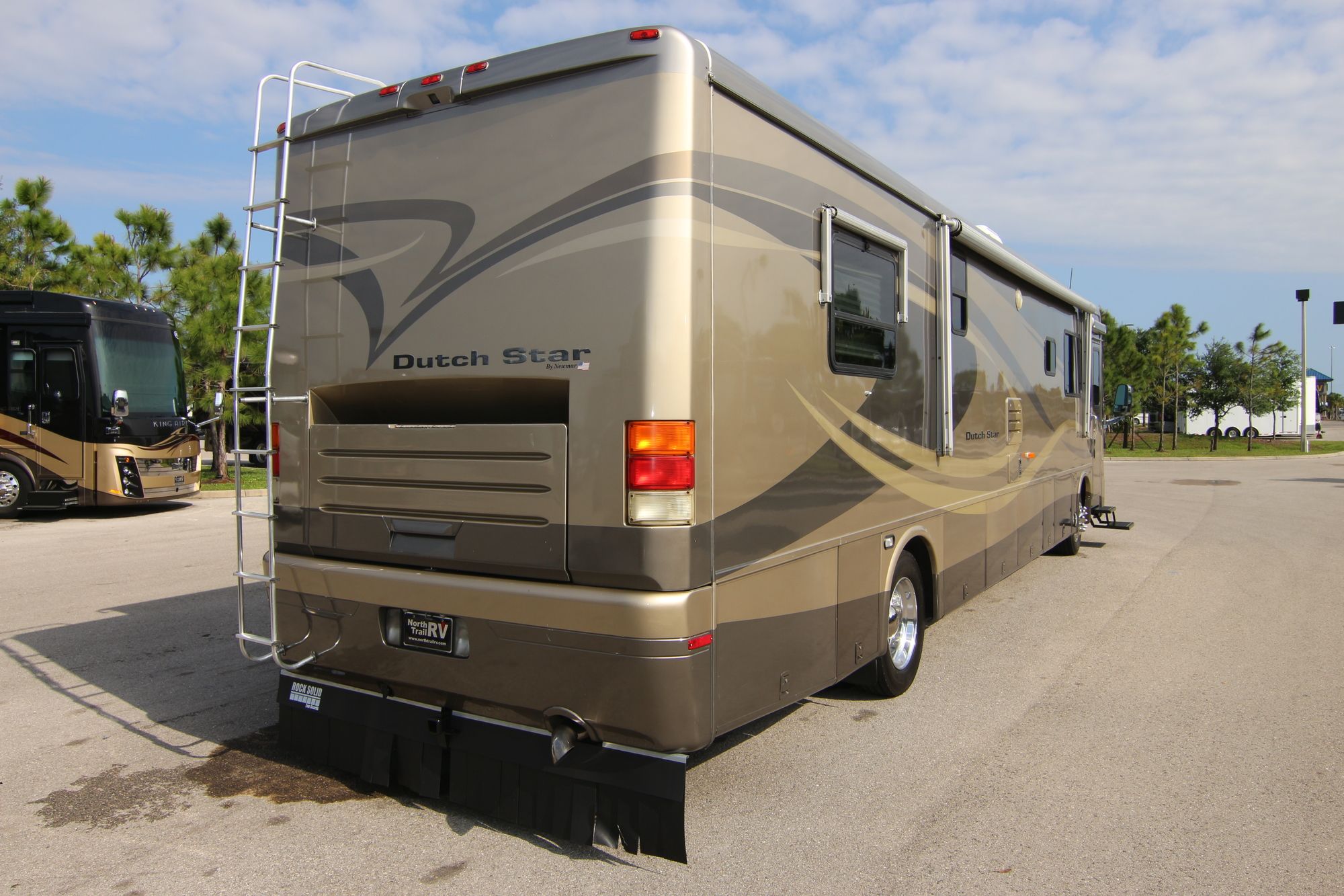 Used 2004 Newmar Dutch Star 4015 Class A  For Sale