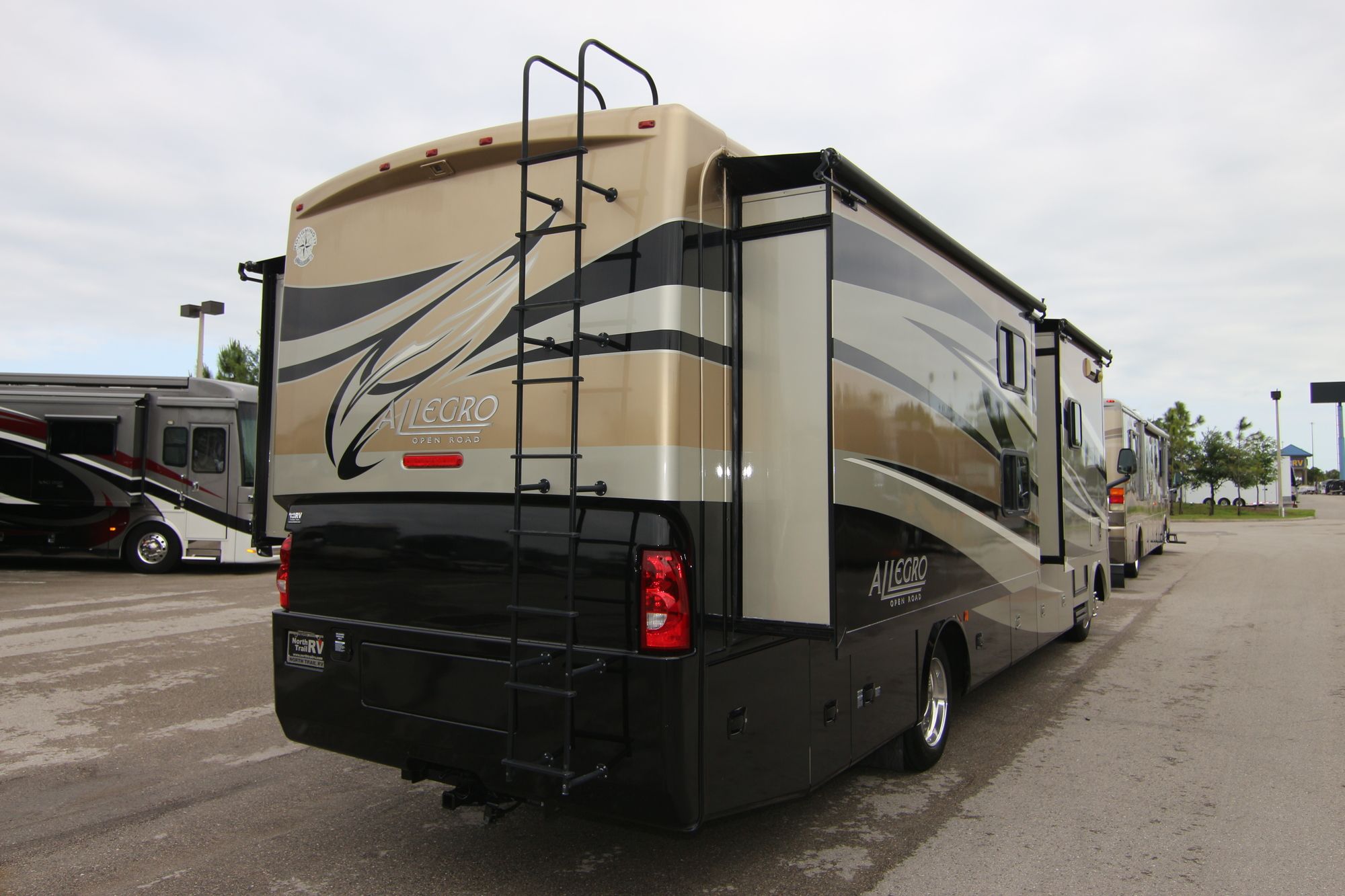 Used 2011 Allegro 35Qba 35QBH Class A  For Sale