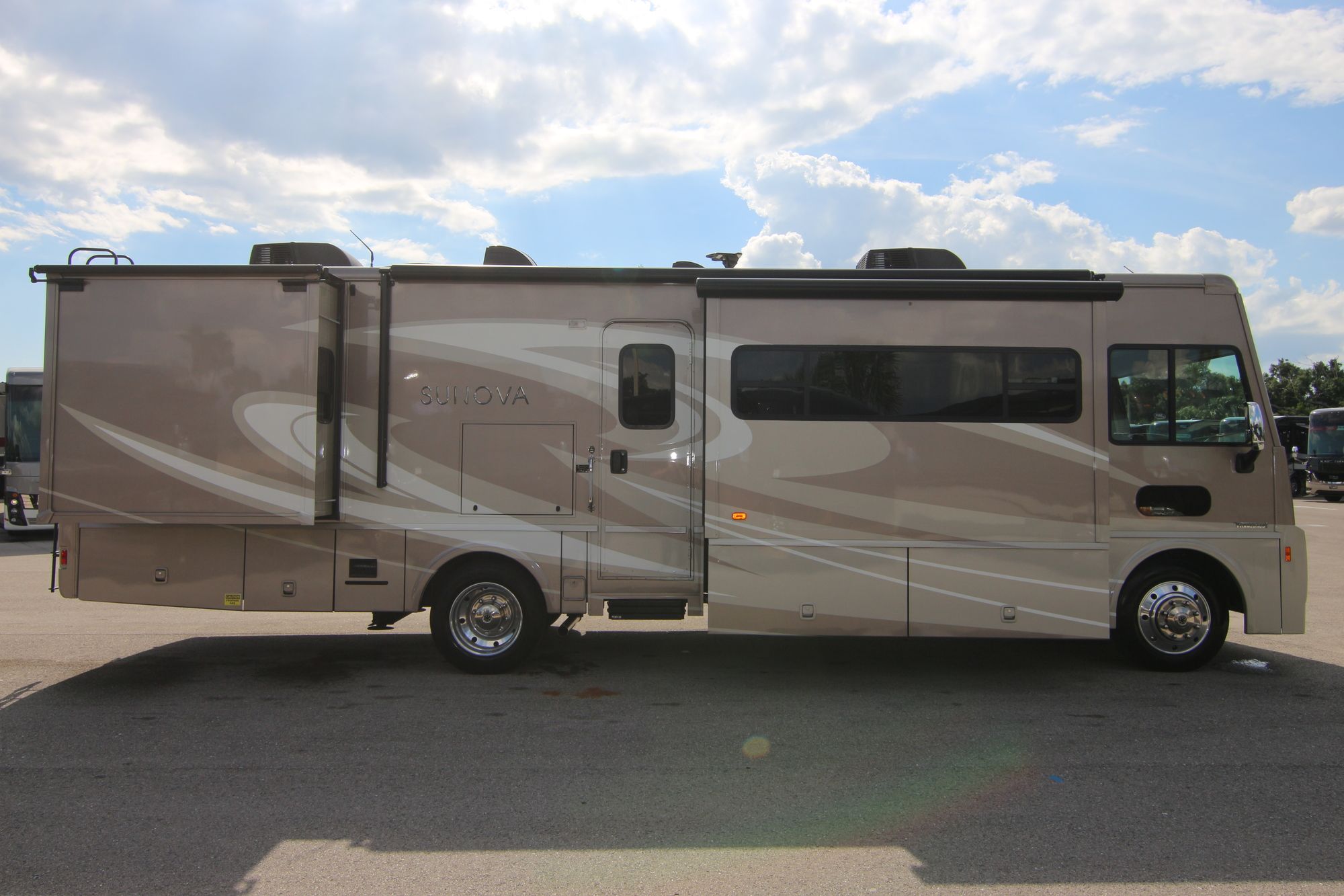 Used 2016 Itasca Sunova 33C Class A  For Sale