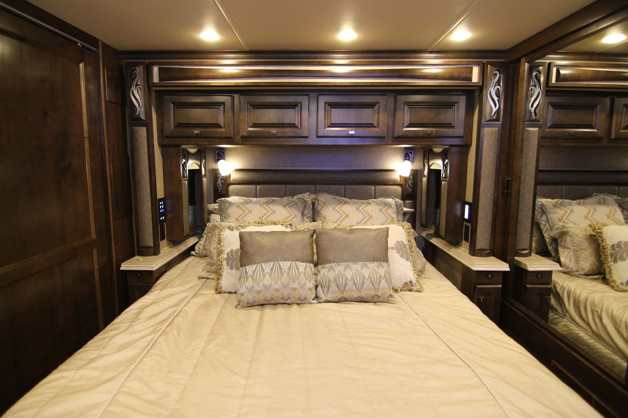 Used 2018 Tiffin Motor Homes Phaeton 40QKH Class A  For Sale