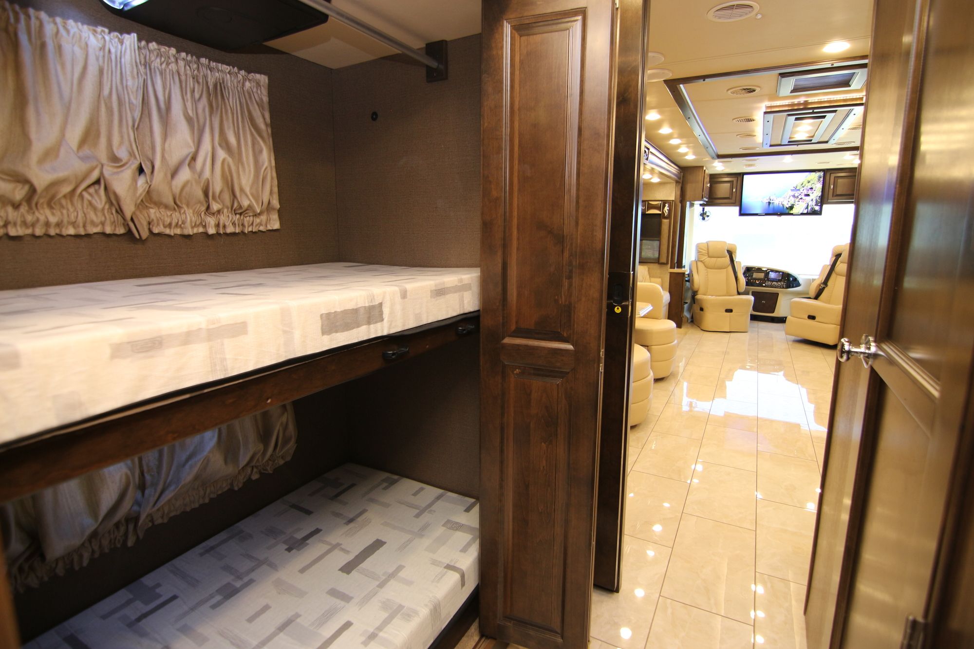 Used 2018 Tiffin Motor Homes Phaeton 40QKH Class A  For Sale