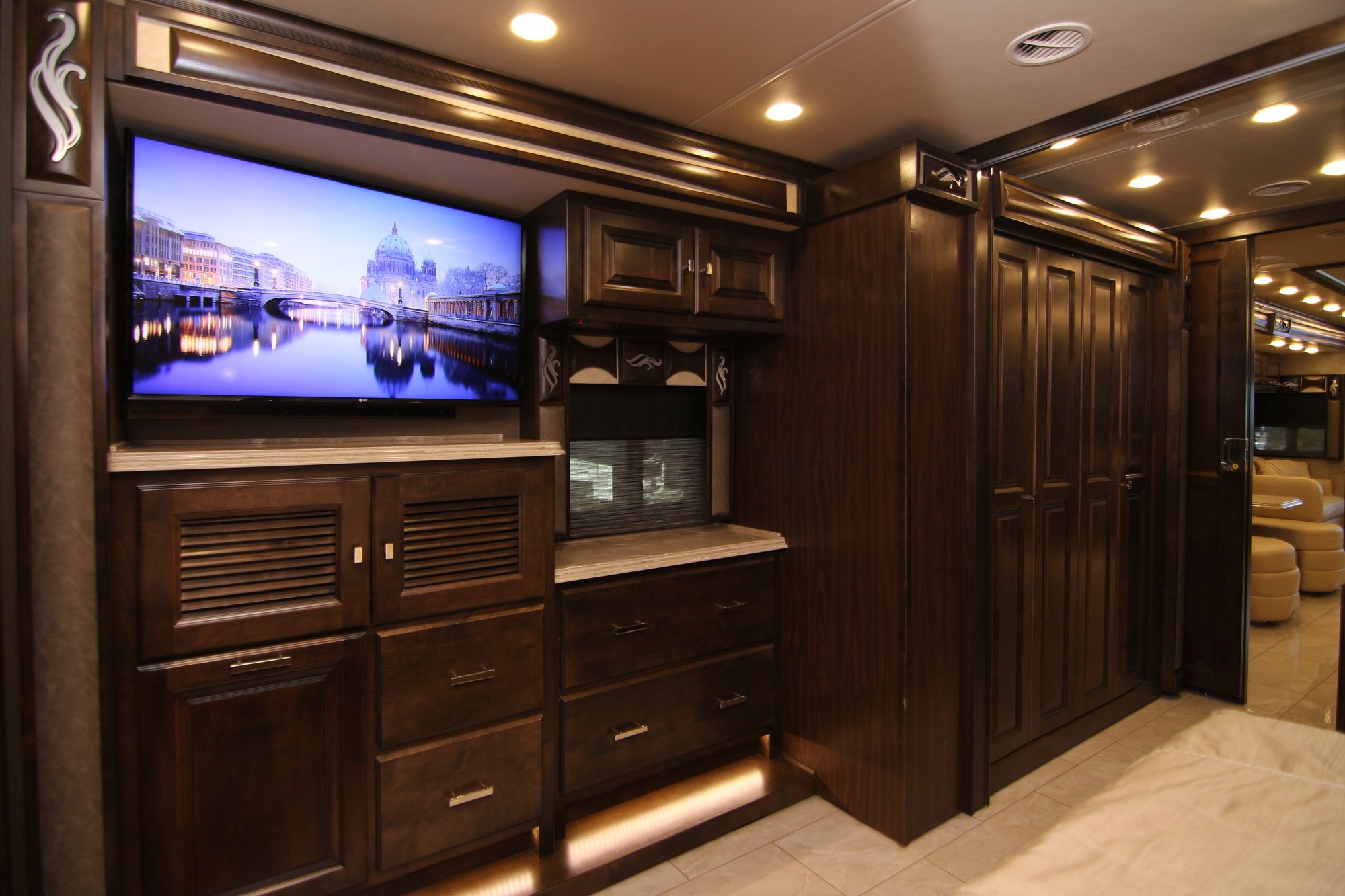 Used 2018 Tiffin Motor Homes Phaeton 40QKH Class A  For Sale