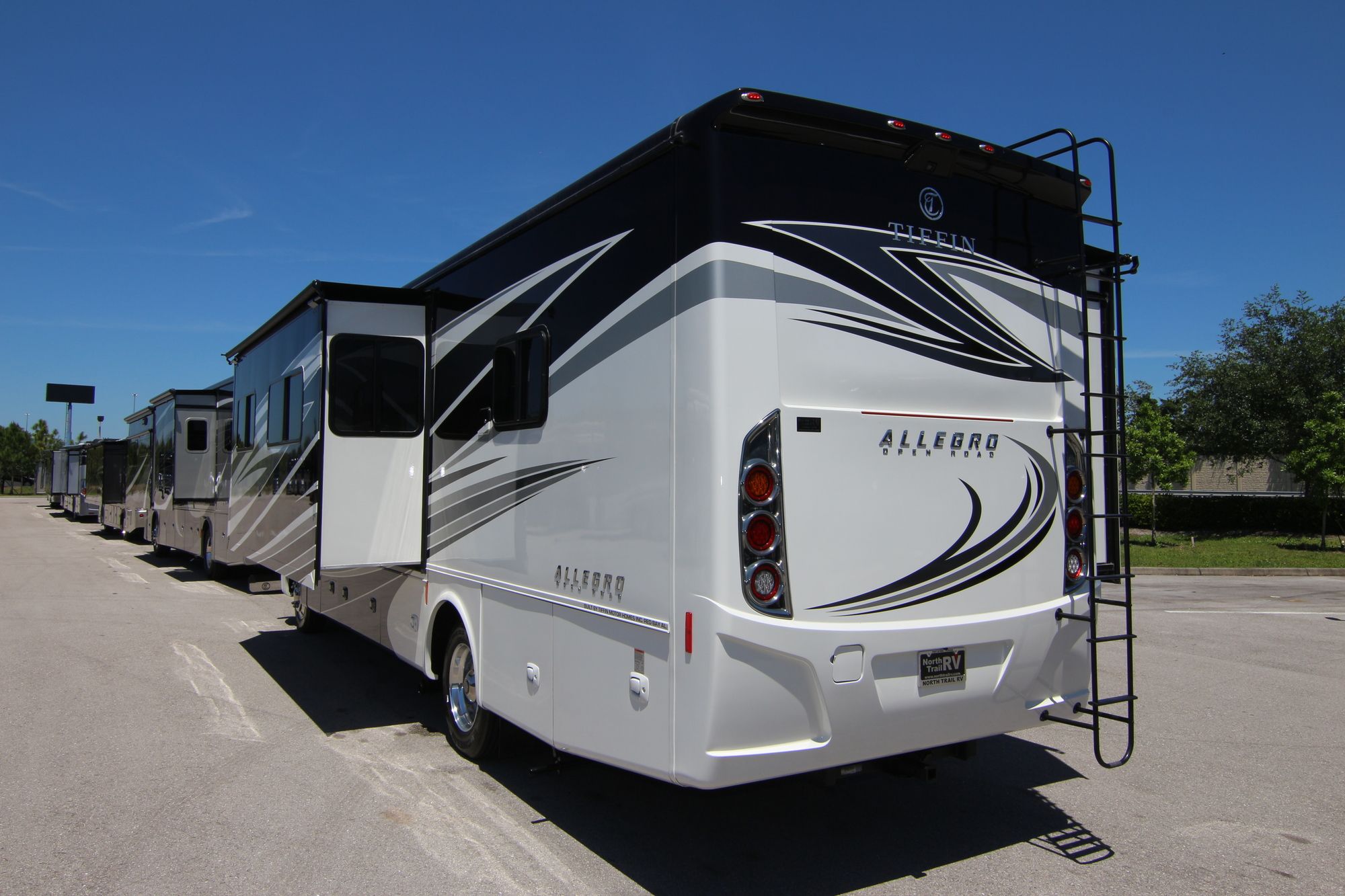 Used 2017 Tiffin Motor Homes Allegro 32SA Class A  For Sale