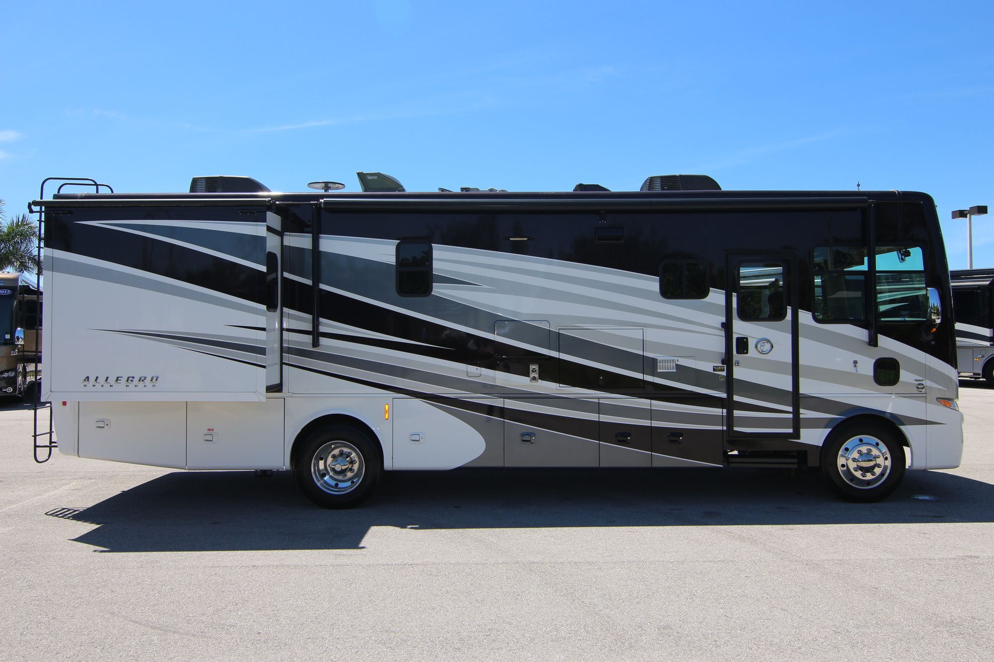 Used 2017 Tiffin Motor Homes Allegro 32SA Class A  For Sale