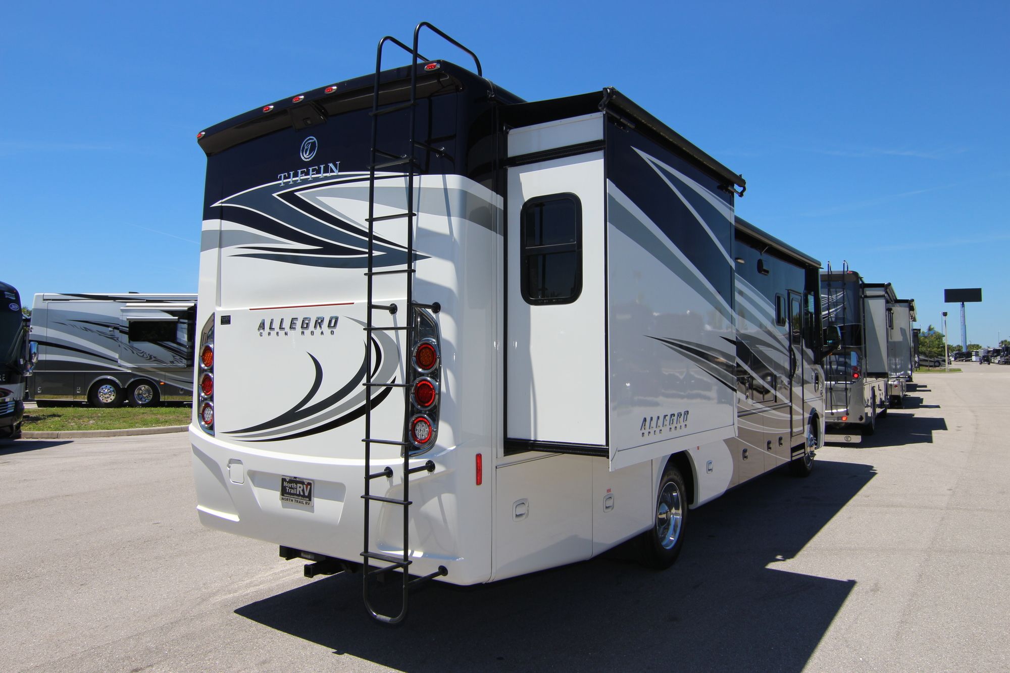 Used 2017 Tiffin Motor Homes Allegro 32SA Class A  For Sale