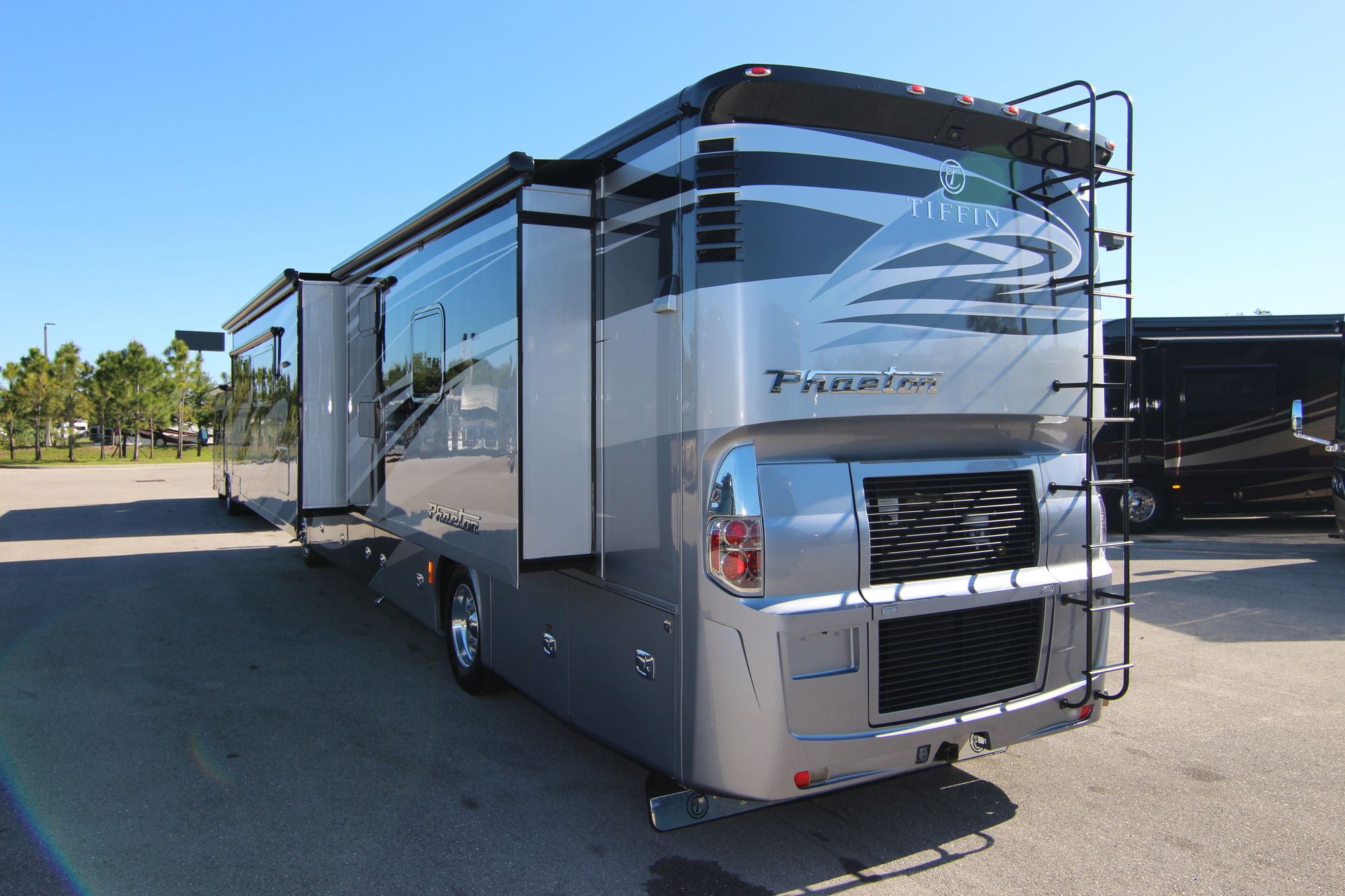 Used 2018 Tiffin Motor Homes Phaeton 40QKH Class A  For Sale