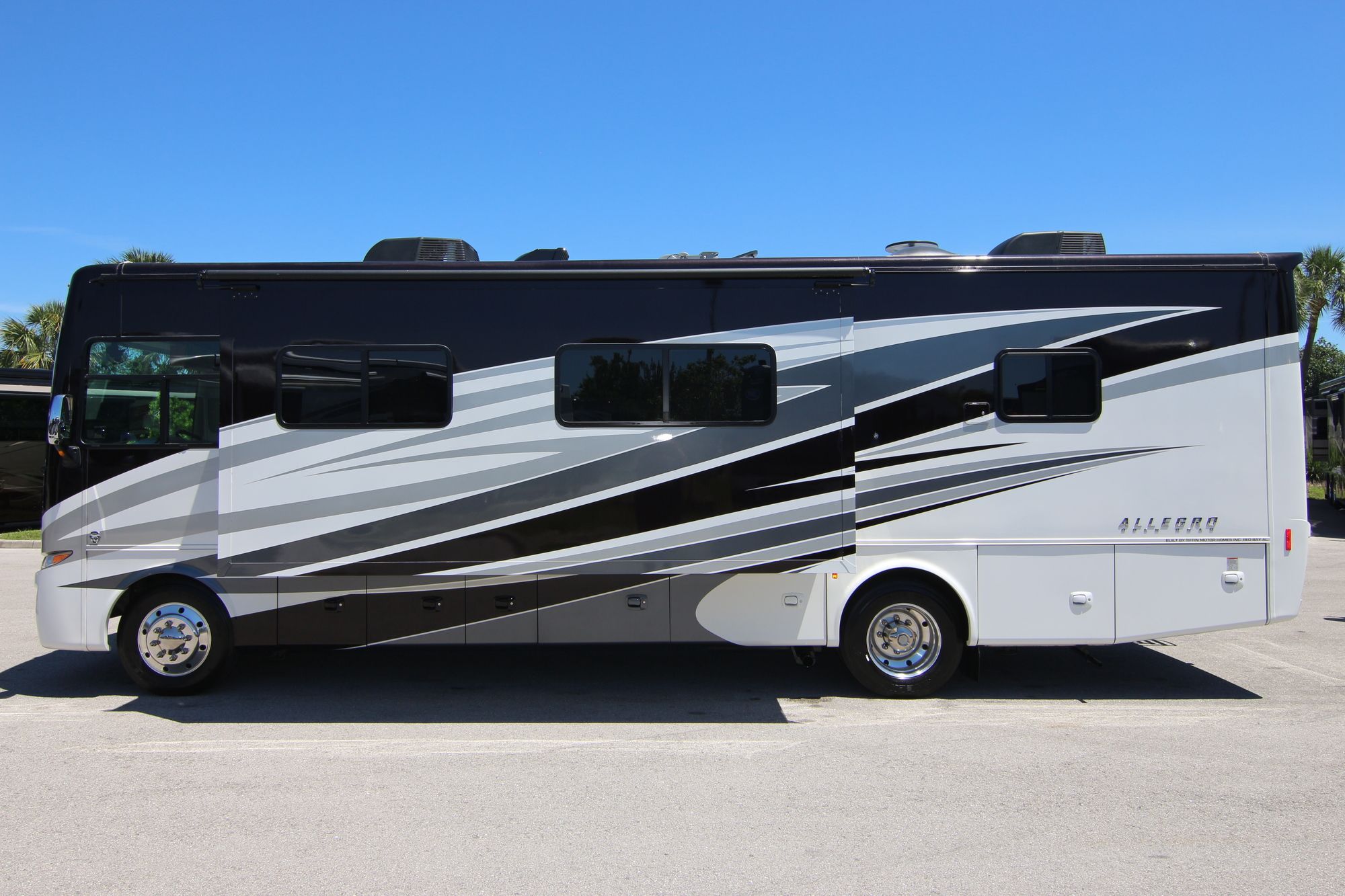 Used 2017 Tiffin Motor Homes Allegro 32SA Class A  For Sale