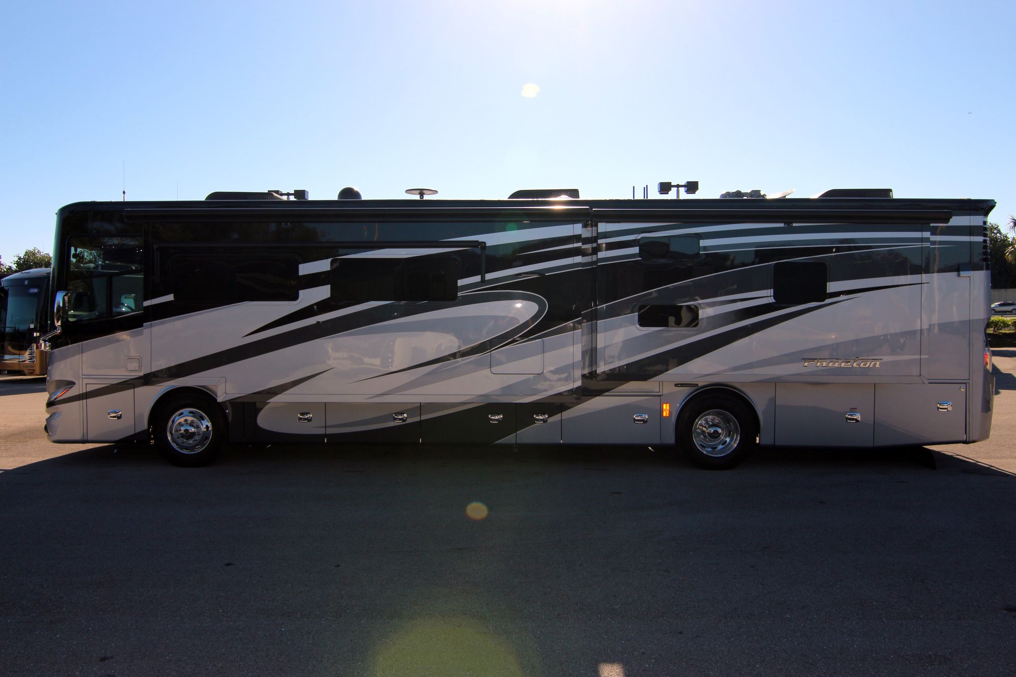 Used 2018 Tiffin Motor Homes Phaeton 40QKH Class A  For Sale