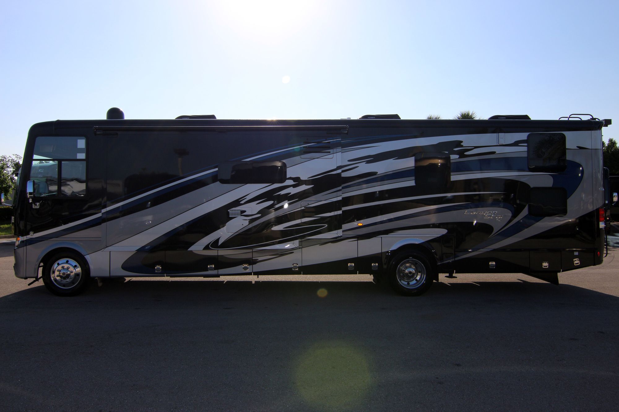 New 2019 Newmar Canyon Star TOYHAULER Class A  For Sale