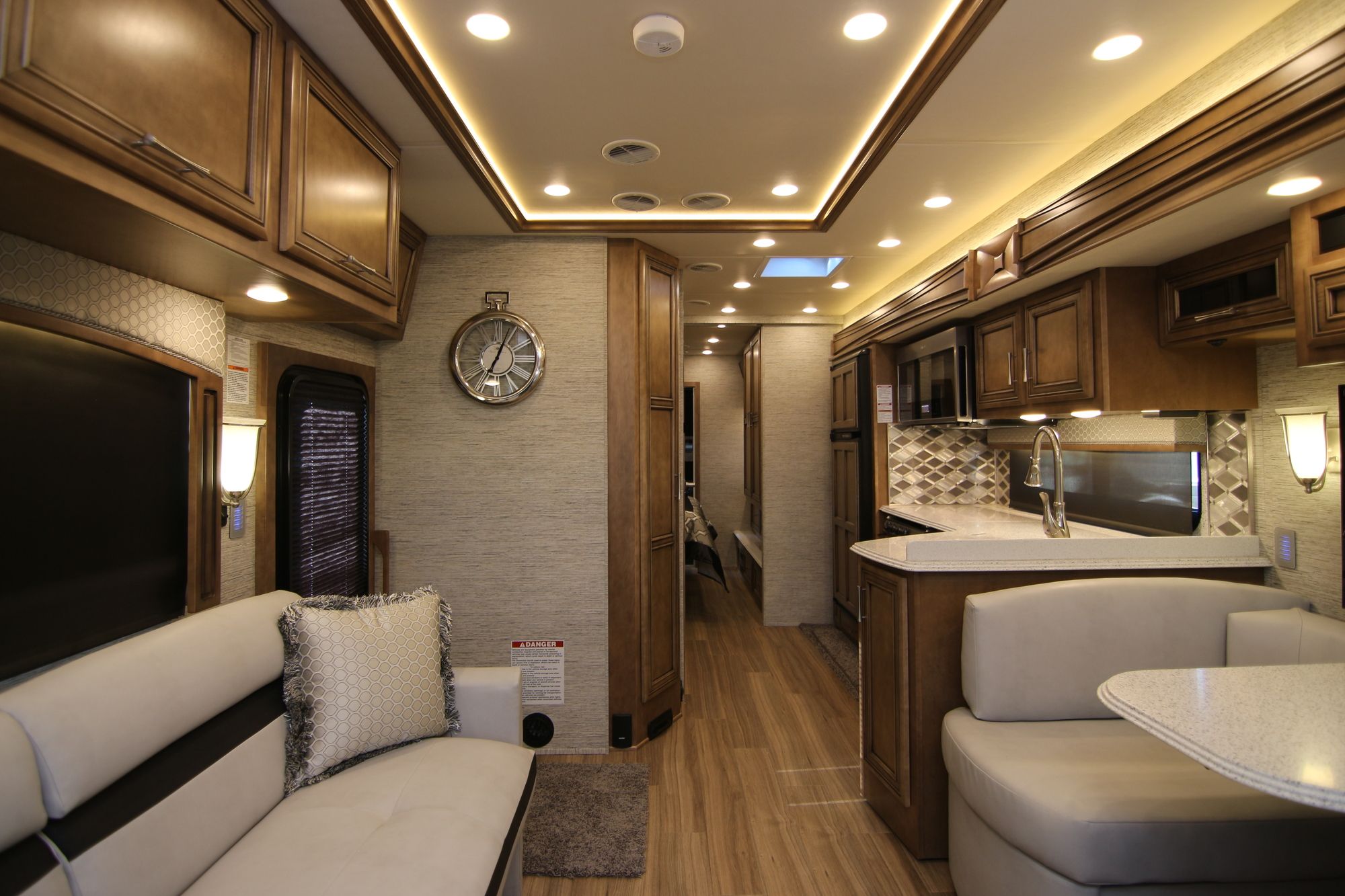 New 2019 Newmar Canyon Star TOYHAULER Class A  For Sale