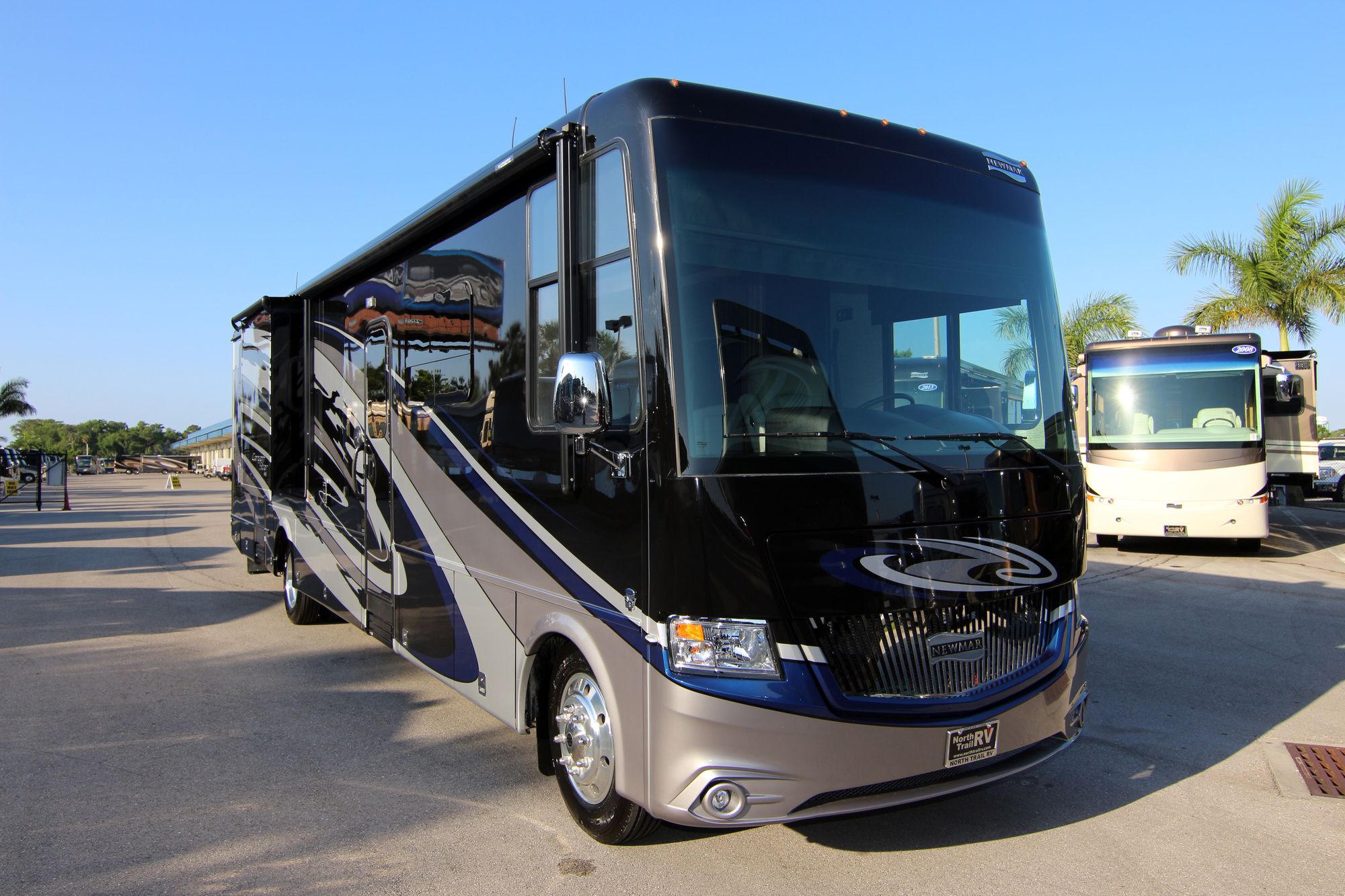 New 2019 Newmar Canyon Star TOYHAULER Class A  For Sale