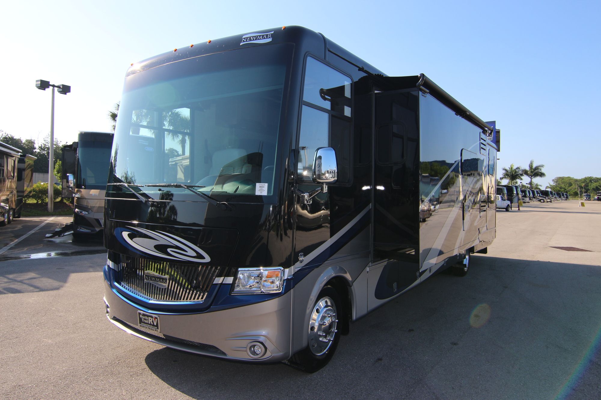 New 2019 Newmar Canyon Star TOYHAULER Class A  For Sale