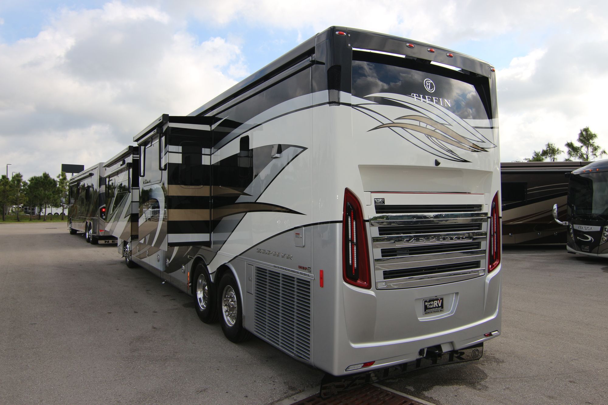 New 2019 Tiffin Motor Homes Zephyr 45PZ Class A  For Sale