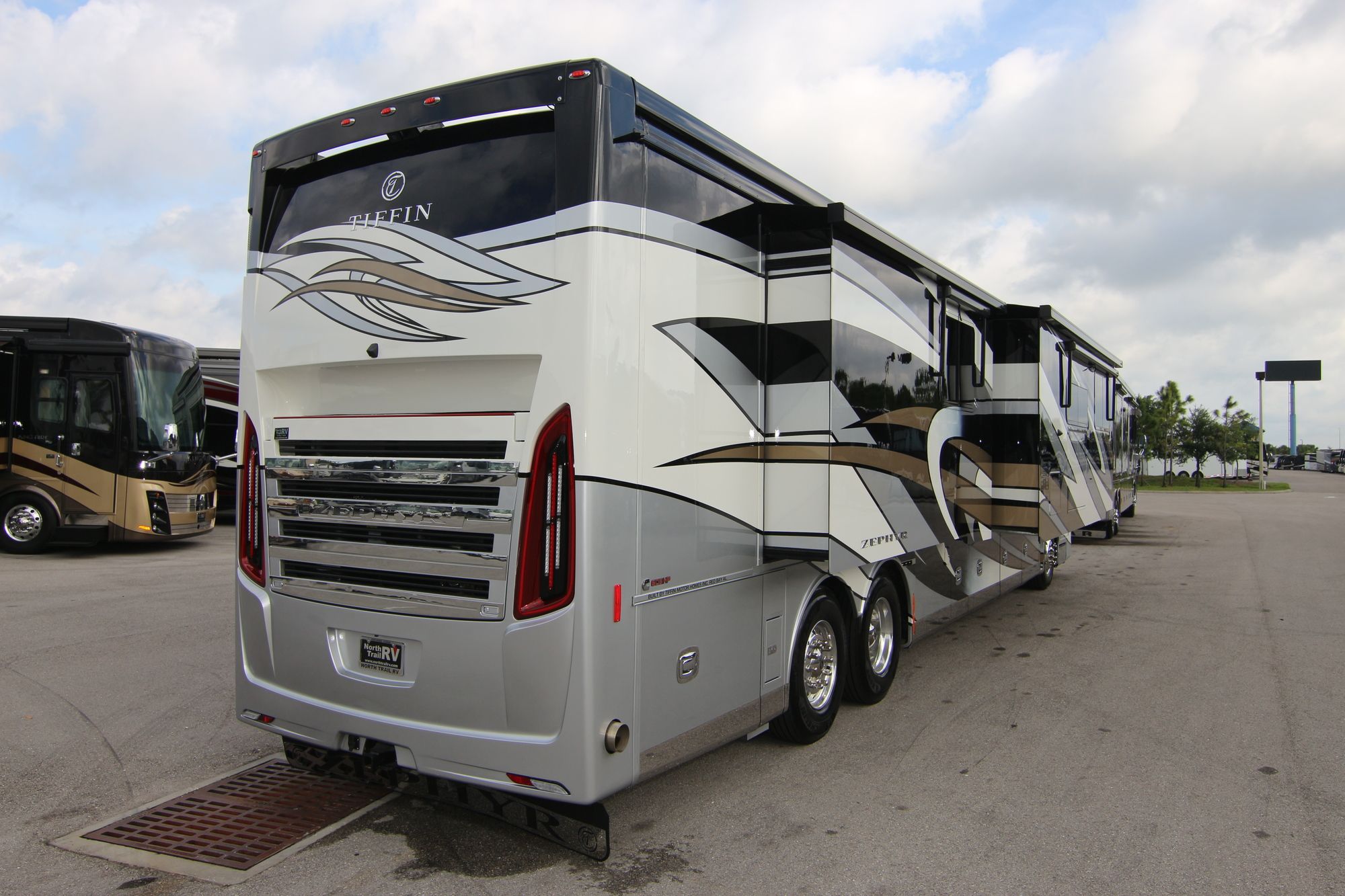 New 2019 Tiffin Motor Homes Zephyr 45PZ Class A  For Sale