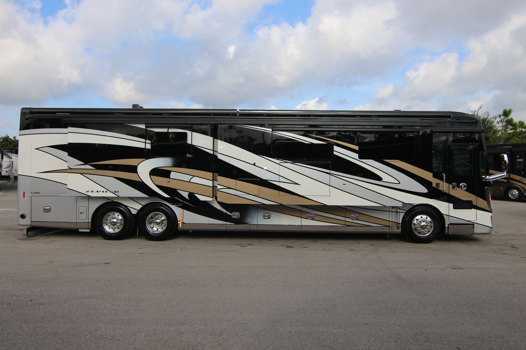 New 2019 Tiffin Motor Homes Zephyr 45PZ Class A  For Sale