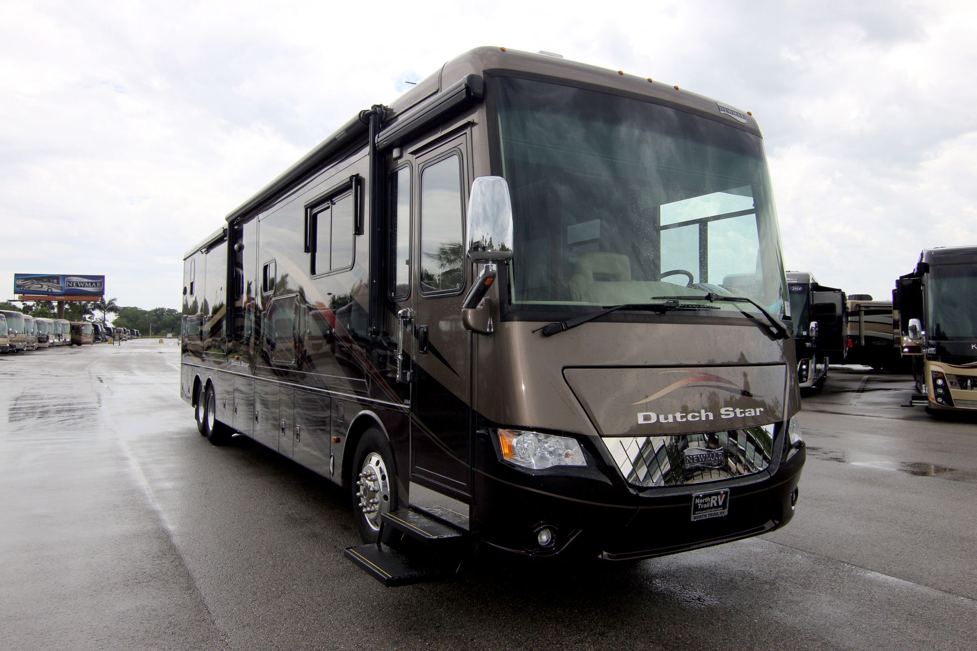 Used 2013 Newmar Dutch Star 4344 Class A  For Sale