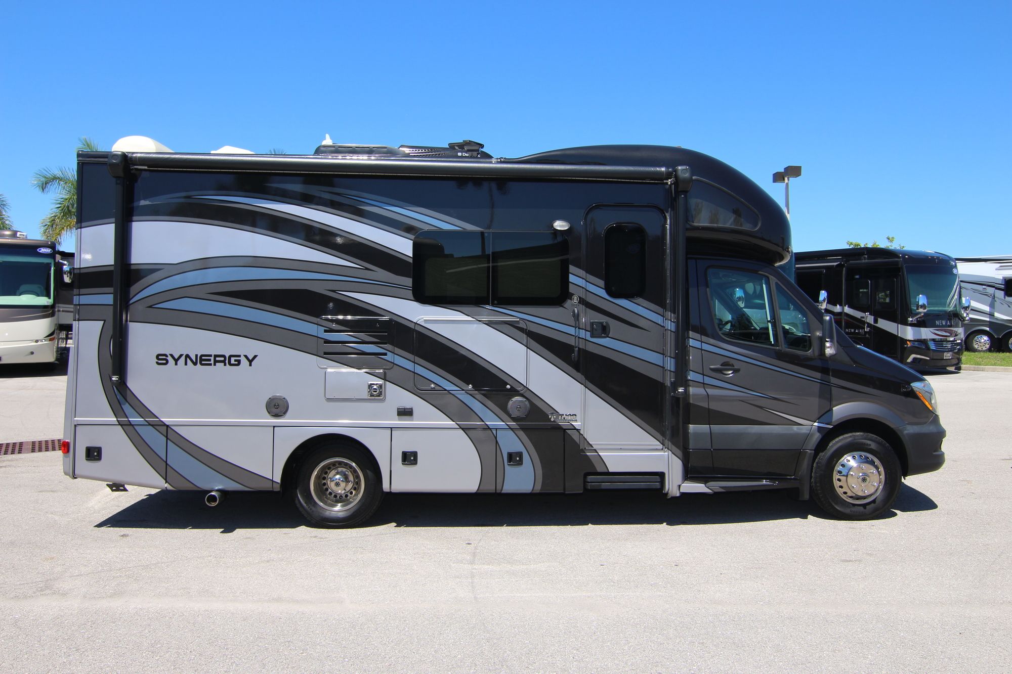 Used 2017 Thor Synergy 24SD Class C  For Sale